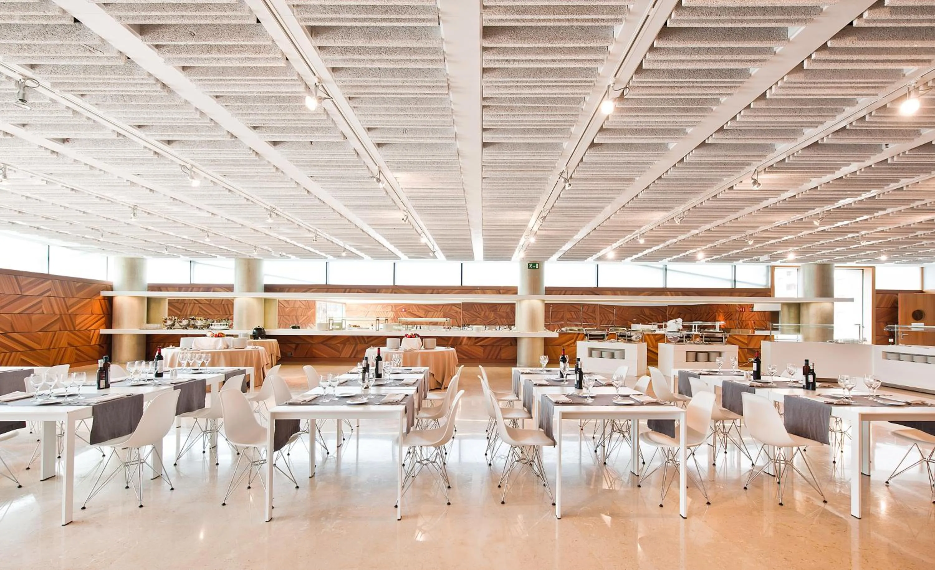 Buffet breakfast in Hotel Reina Petronila