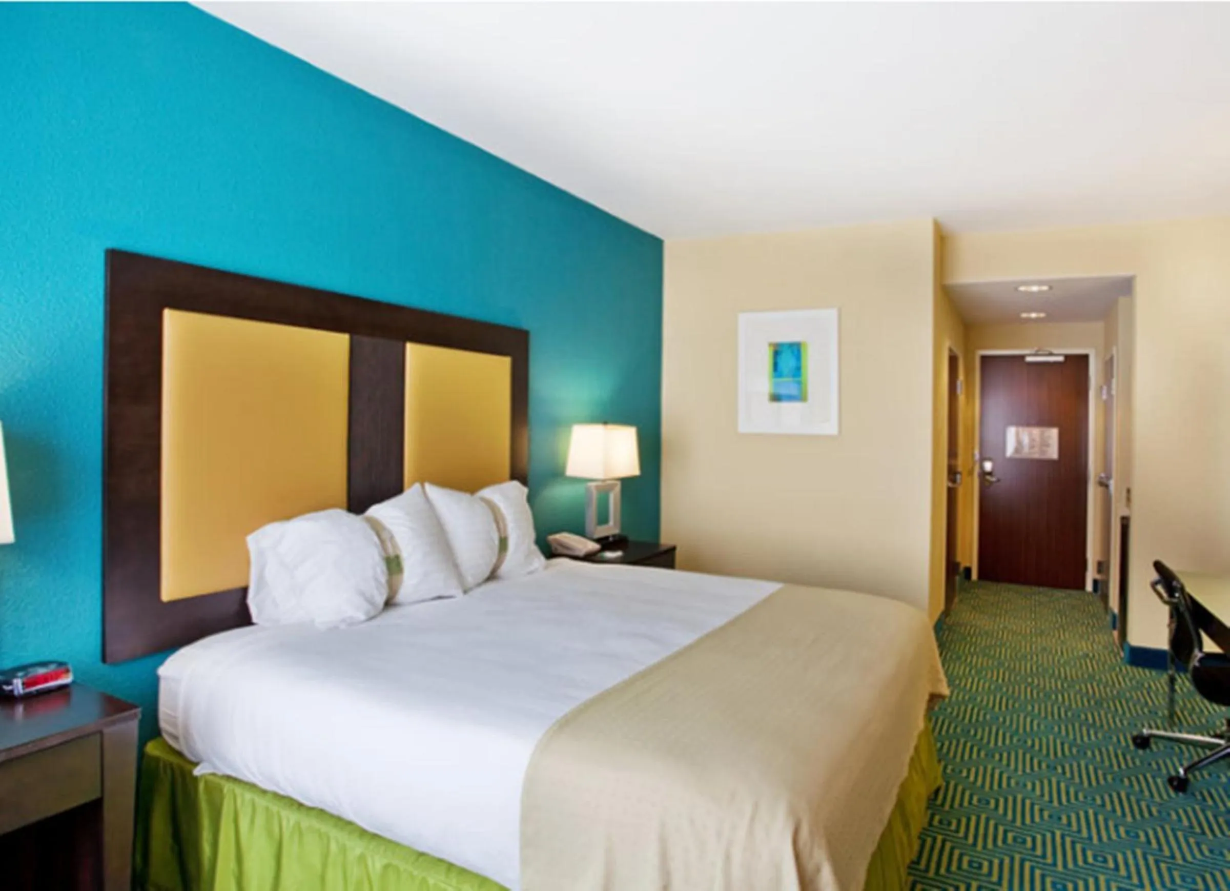 Photo of the whole room, Bed in Hilton Garden Inn Dalton