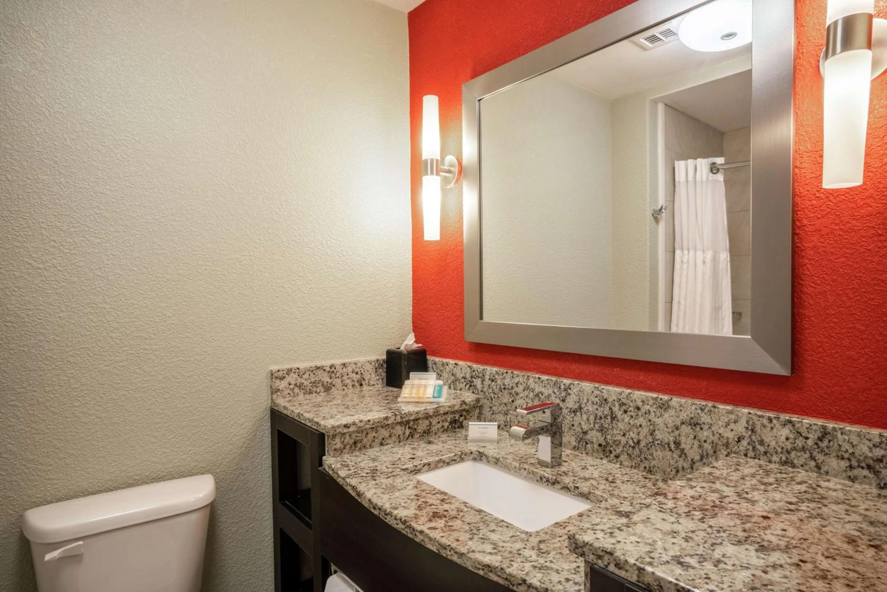 Bathroom in Hilton Garden Inn Dalton