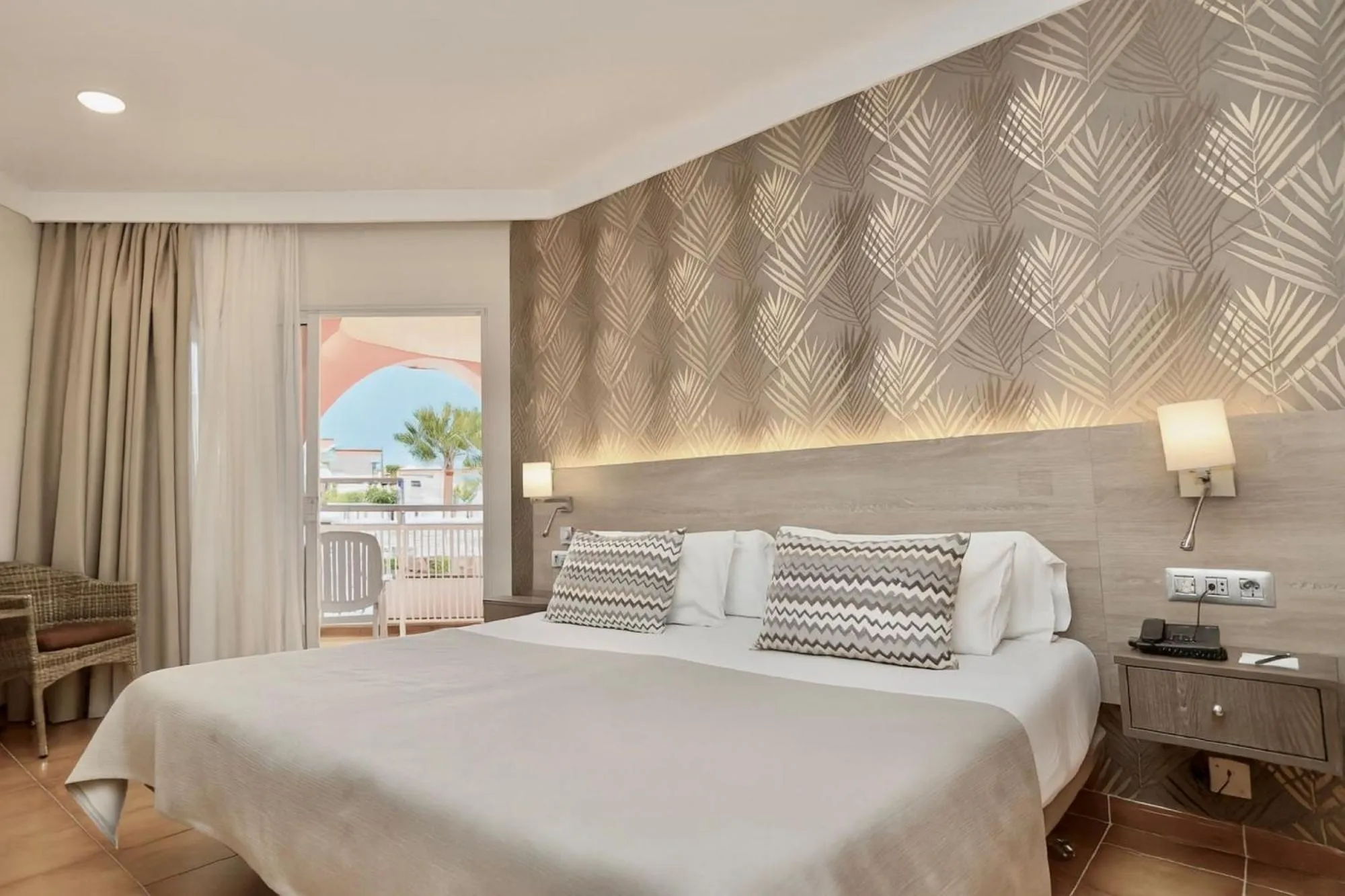 Bed in Hotel Puerto Palace