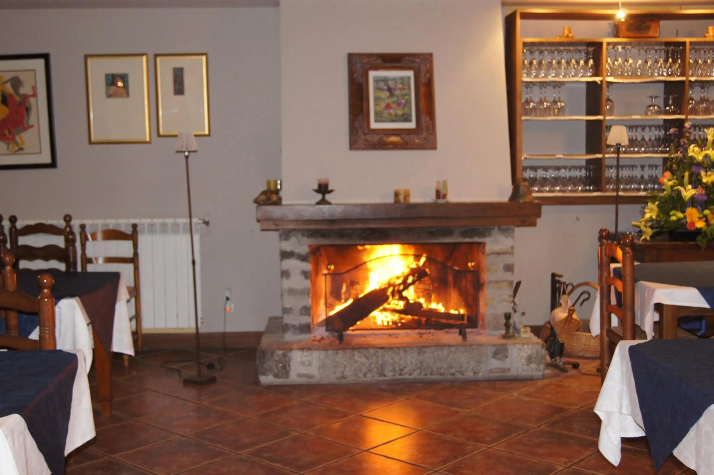 Restaurant/places to eat in Hotel Charle