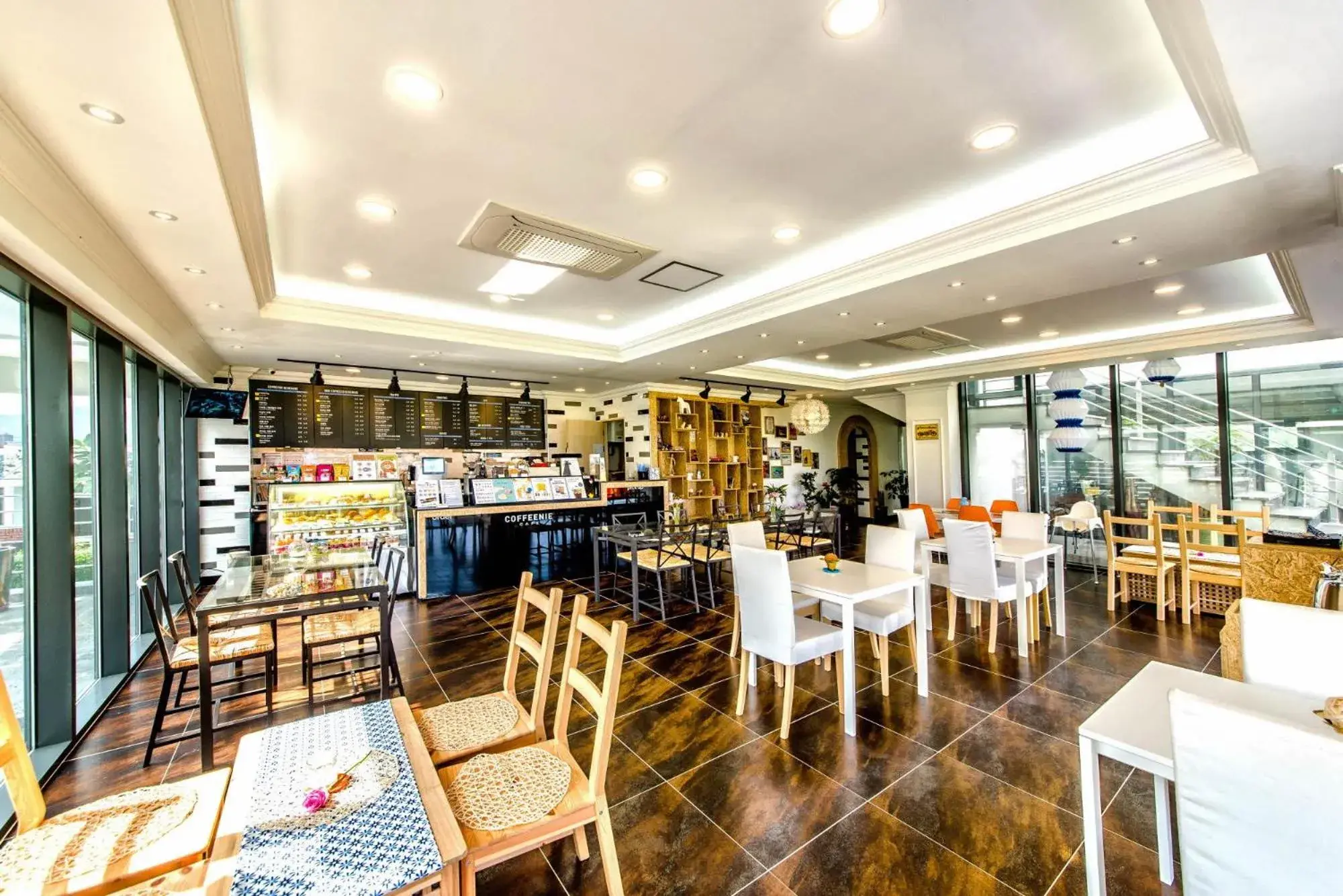 Lounge or bar in Sun and Moon Resort Lounge or bar in Sun and Moon Resort