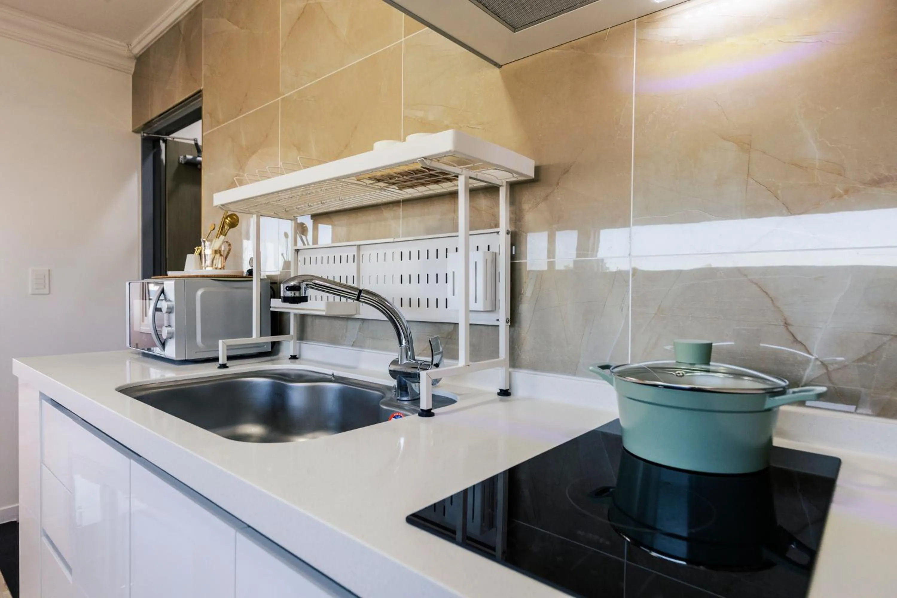 kitchen in Sun and Moon Resort