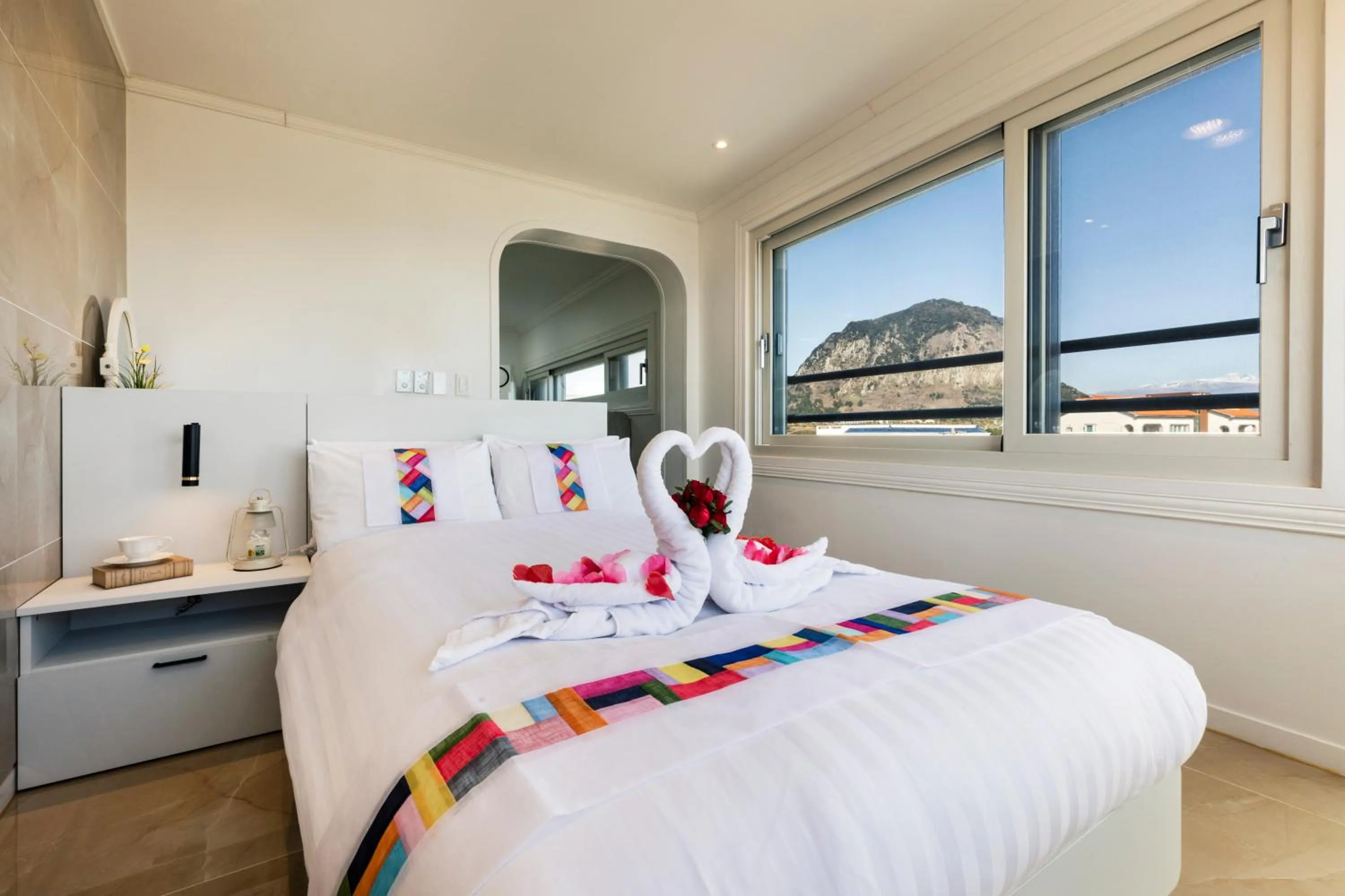 Bedroom, Bed in Sun and Moon Resort