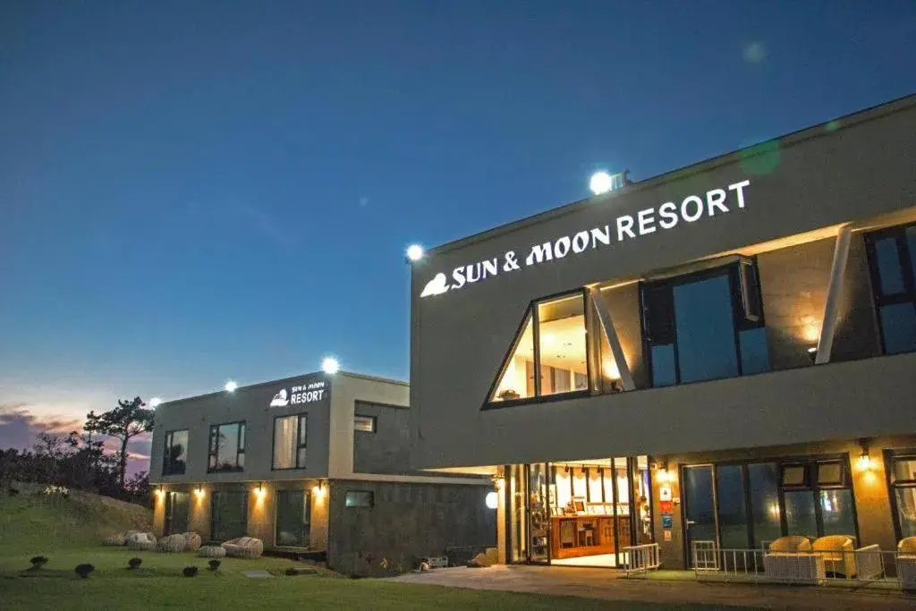 Property building in Sun and Moon Resort Property building in Sun and Moon Resort