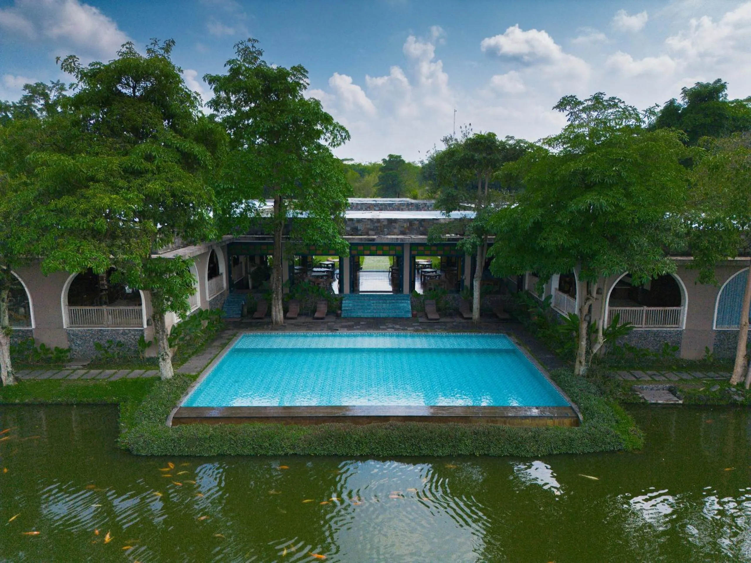 Swimming pool in The Westlake Hotel & Resort Yogyakarta