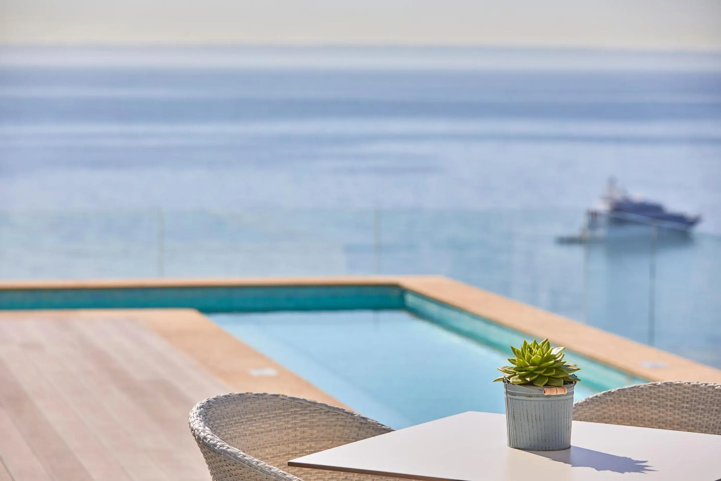 Swimming pool in Aparthotel Ponent Mar Swimming pool in Aparthotel Ponent Mar