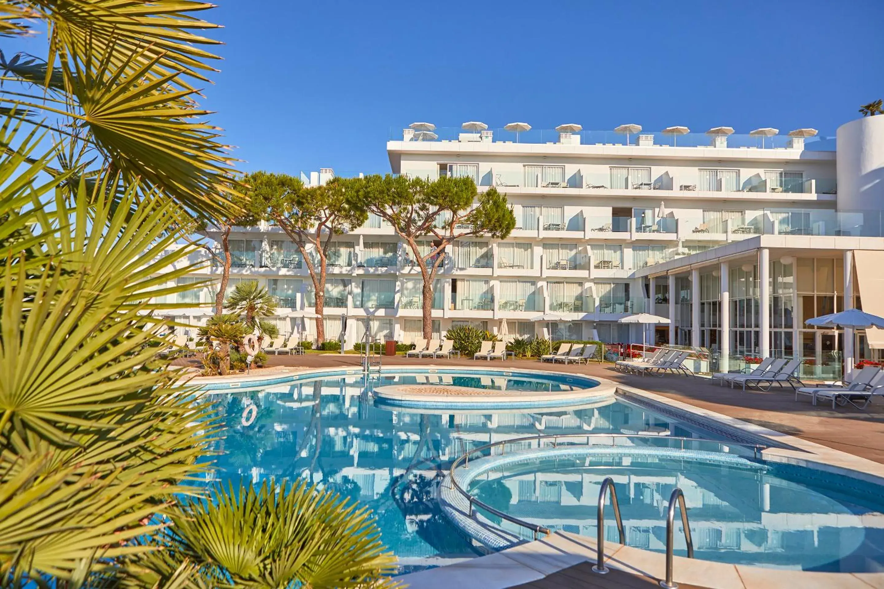 Property building in Aparthotel Ponent Mar Property building in Aparthotel Ponent Mar