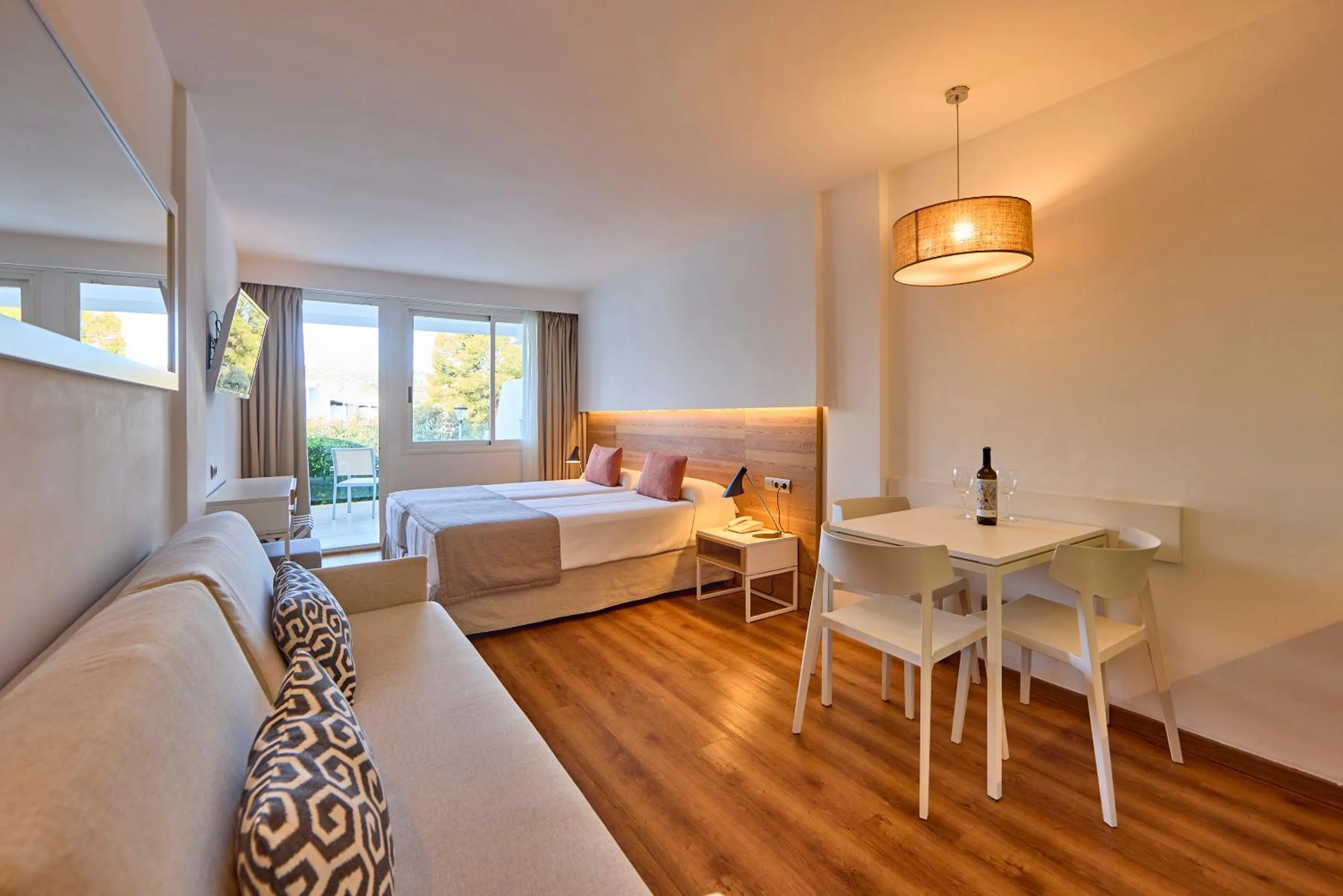 Photo of the whole room, Bed in Aparthotel Ponent Mar