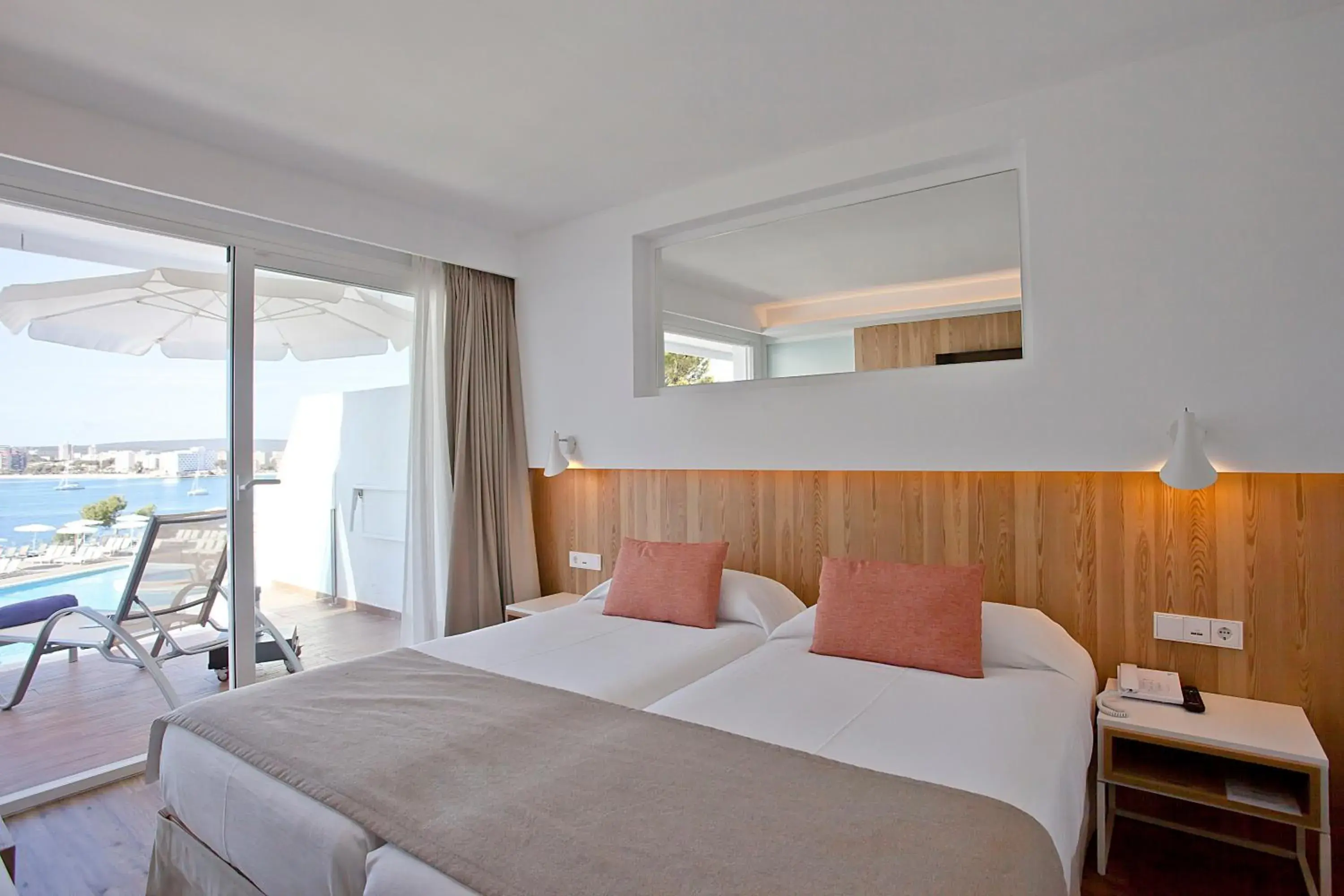 Bedroom, Bed in Aparthotel Ponent Mar Bedroom, Bed in Aparthotel Ponent Mar