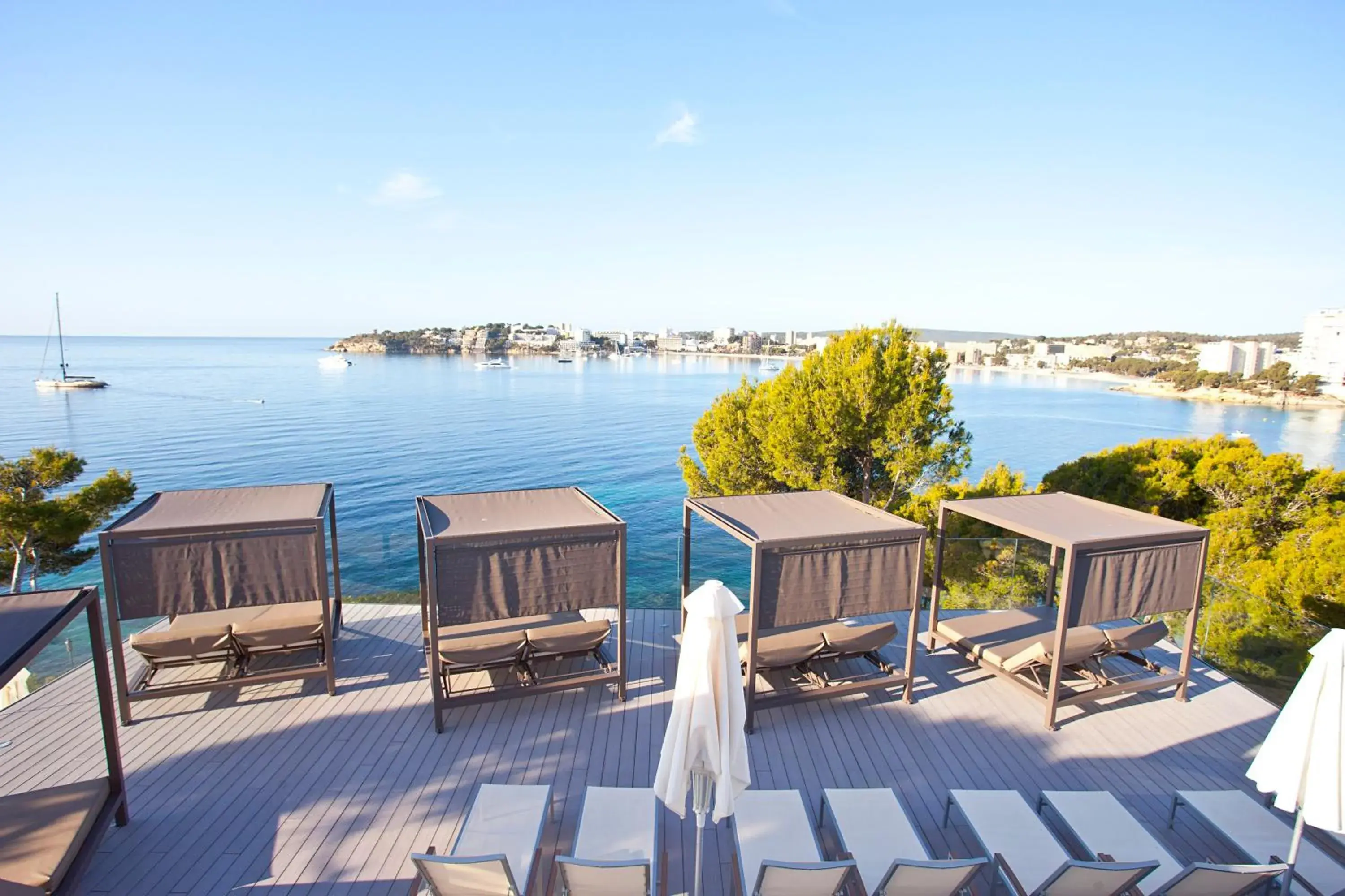 sunbed in Aparthotel Ponent Mar sunbed in Aparthotel Ponent Mar