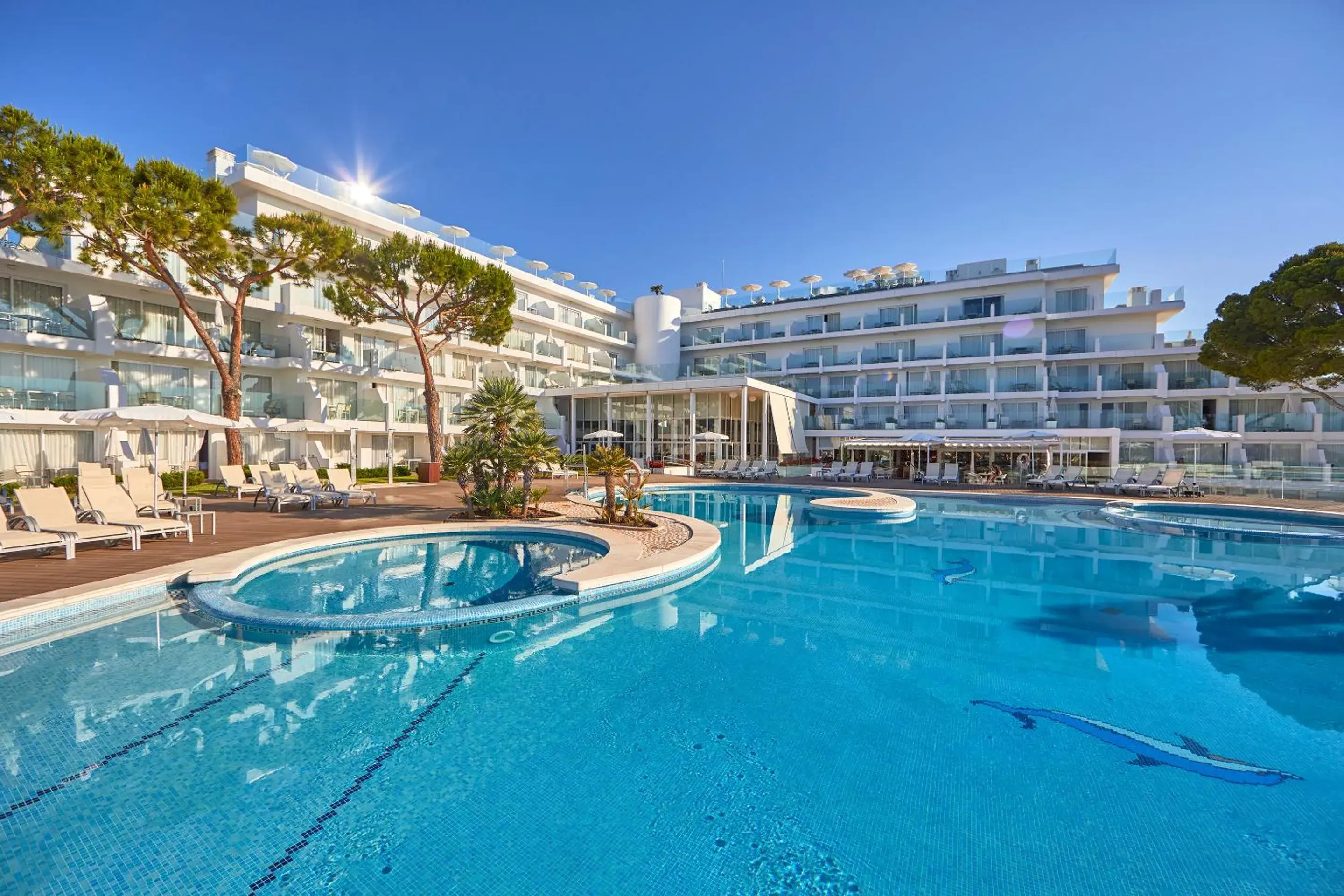 Swimming pool in Aparthotel Ponent Mar Swimming pool in Aparthotel Ponent Mar