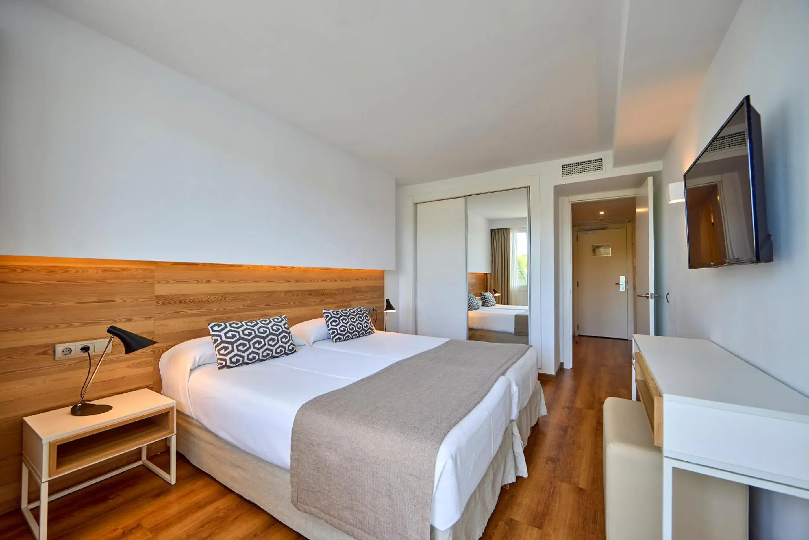 Comfort Apartment with Garden View in Aparthotel Ponent Mar Comfort Apartment with Garden View in Aparthotel Ponent Mar