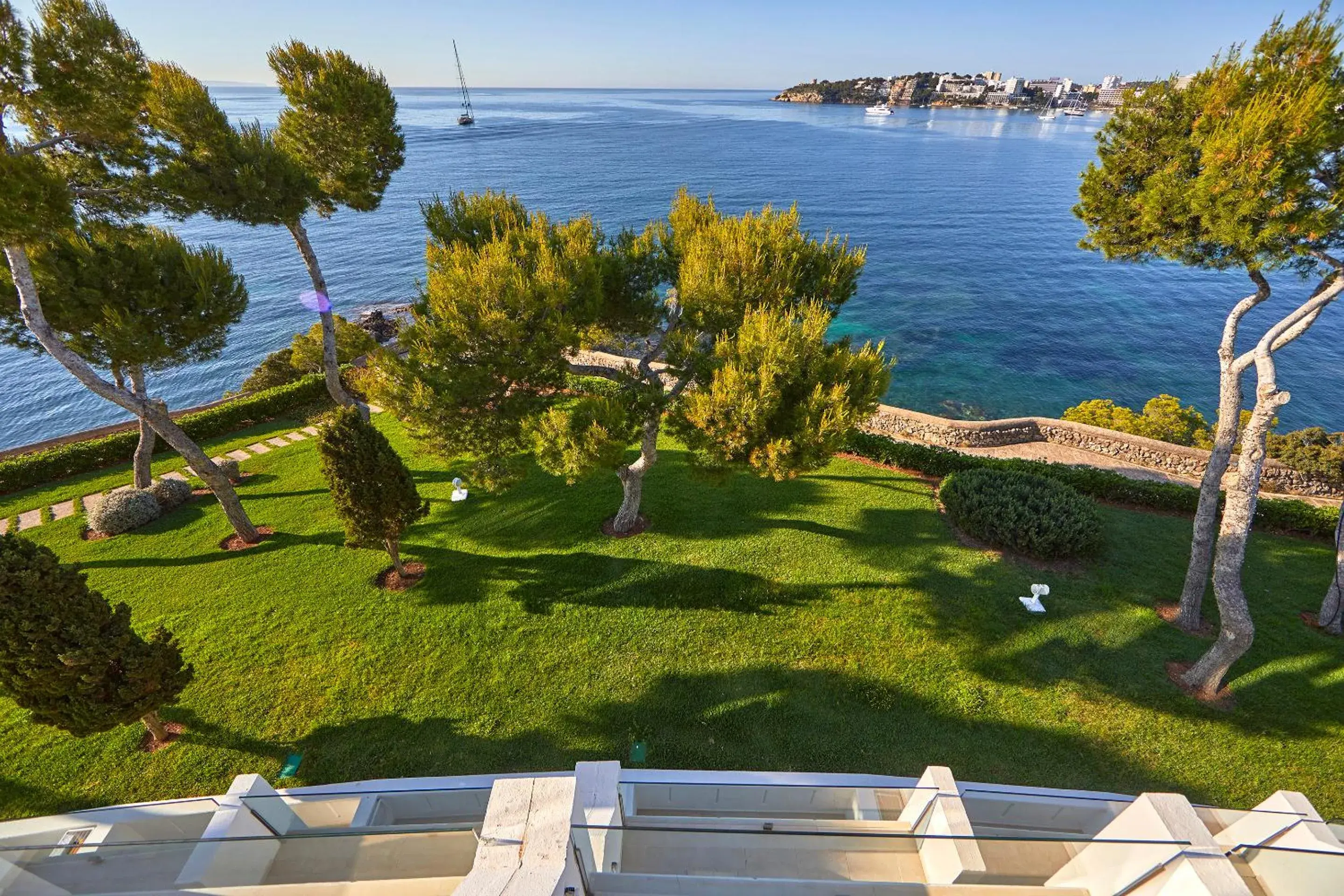 Garden view in Aparthotel Ponent Mar Garden view in Aparthotel Ponent Mar