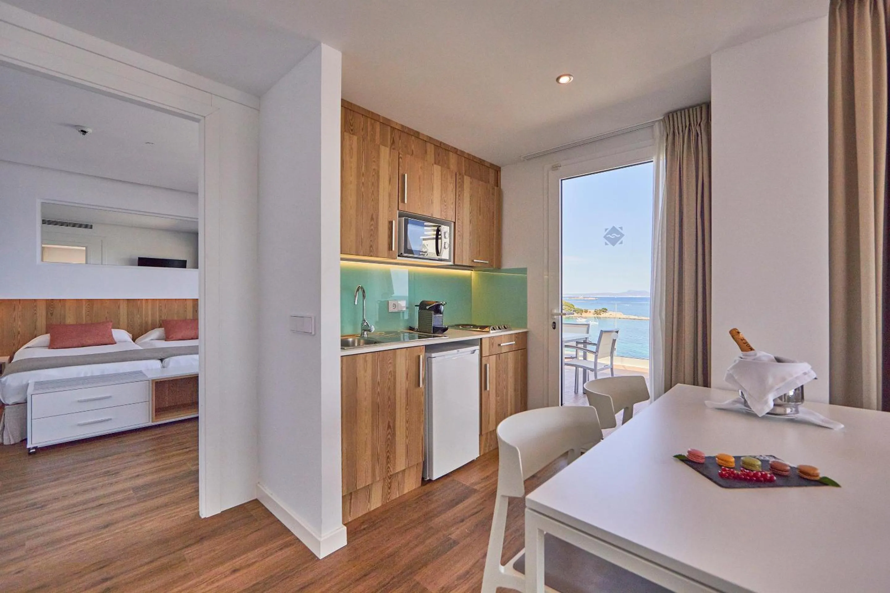 kitchen, Bed in Aparthotel Ponent Mar