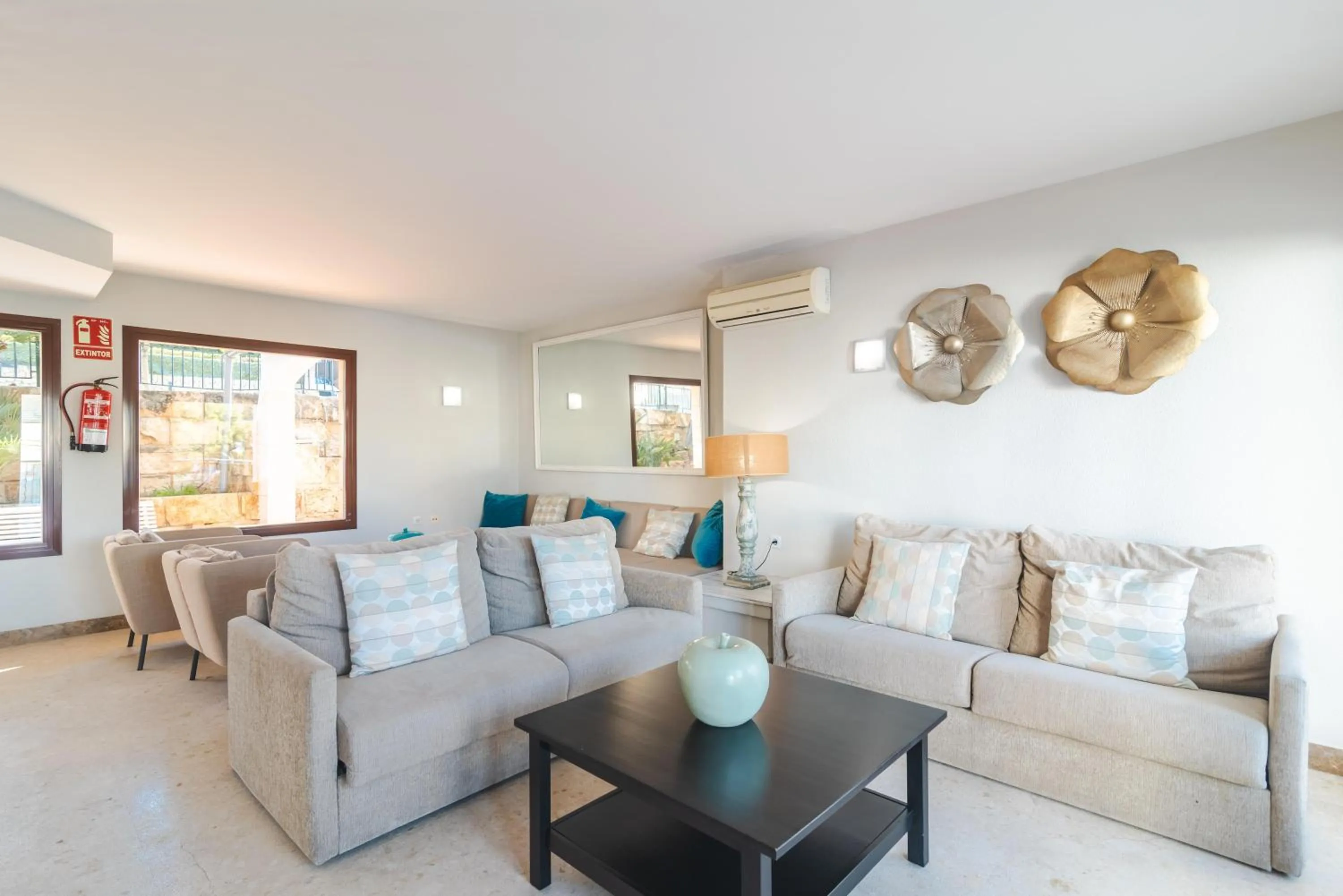 Lobby or reception in Flipflop Surfing Playa