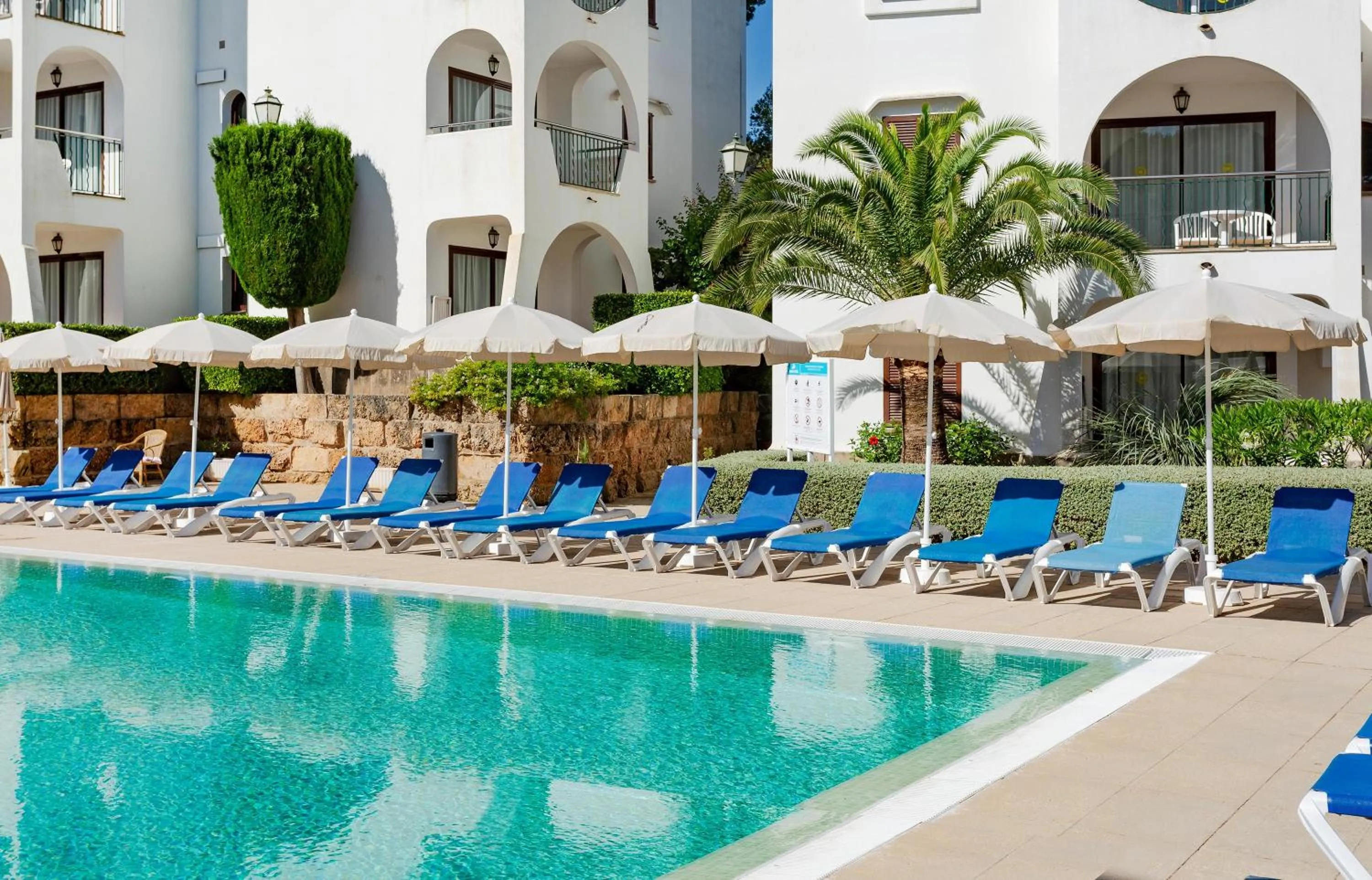 Swimming pool in Flipflop Surfing Playa