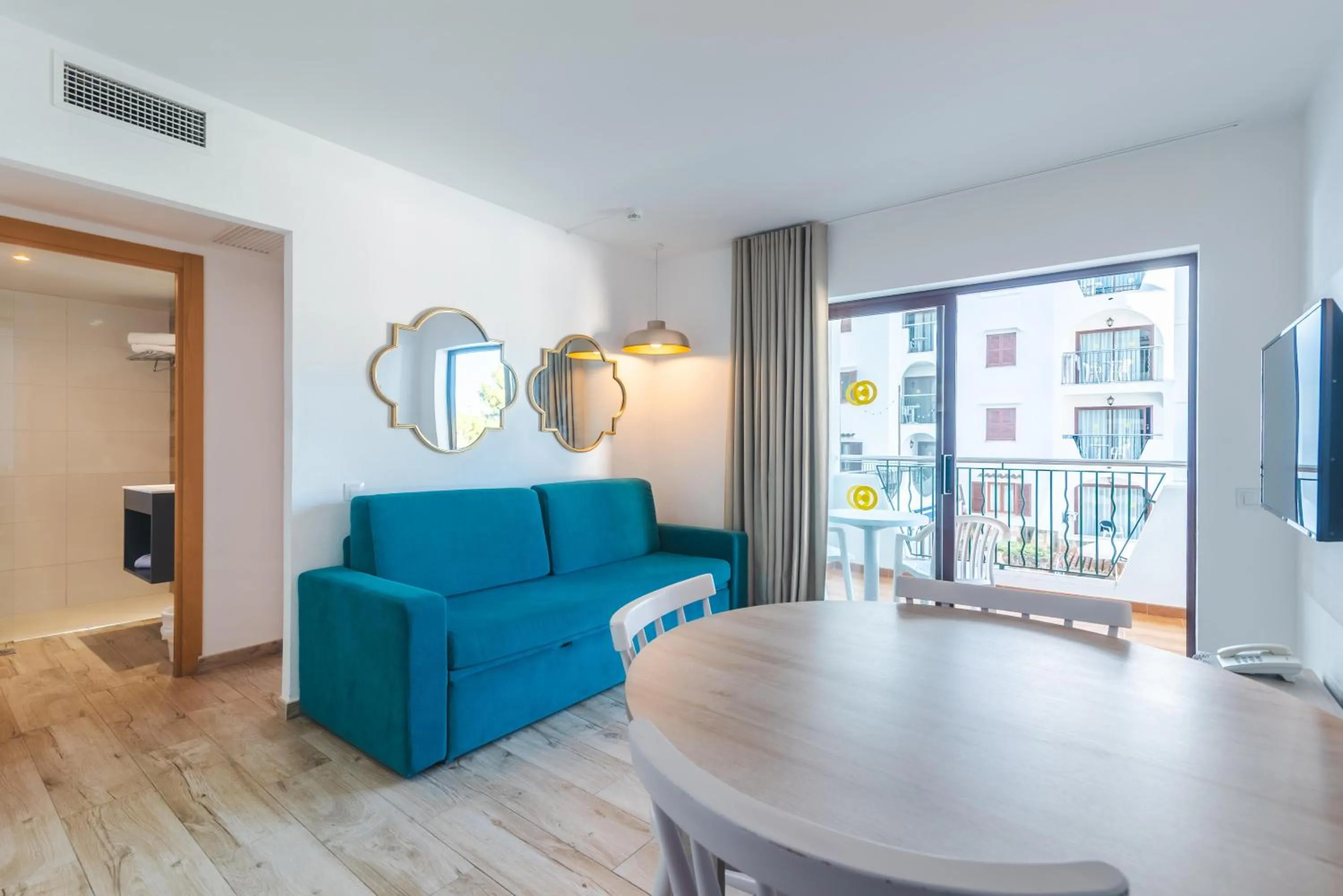 Photo of the whole room in Flipflop Surfing Playa