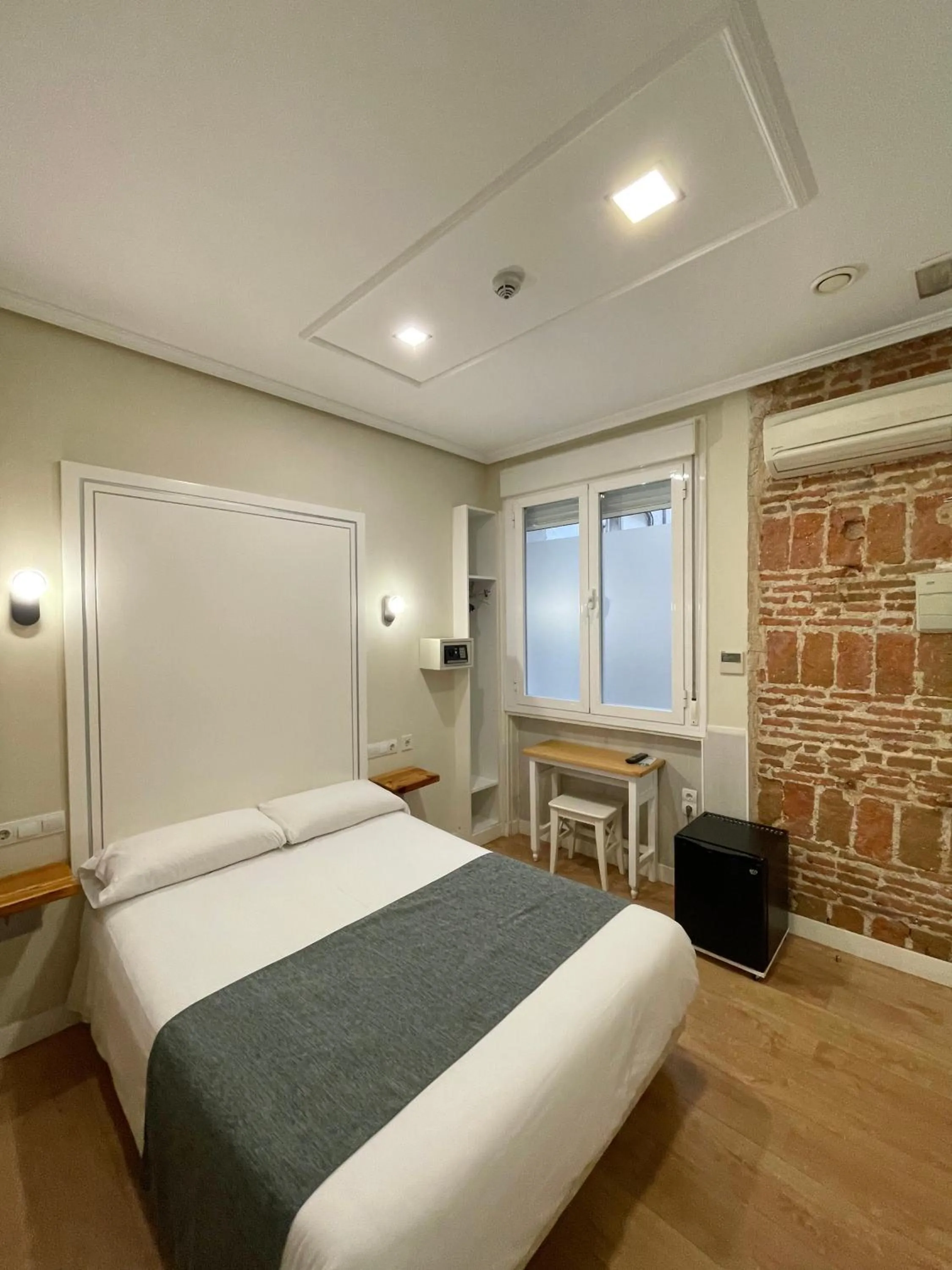 Bed in Hostal Madrid