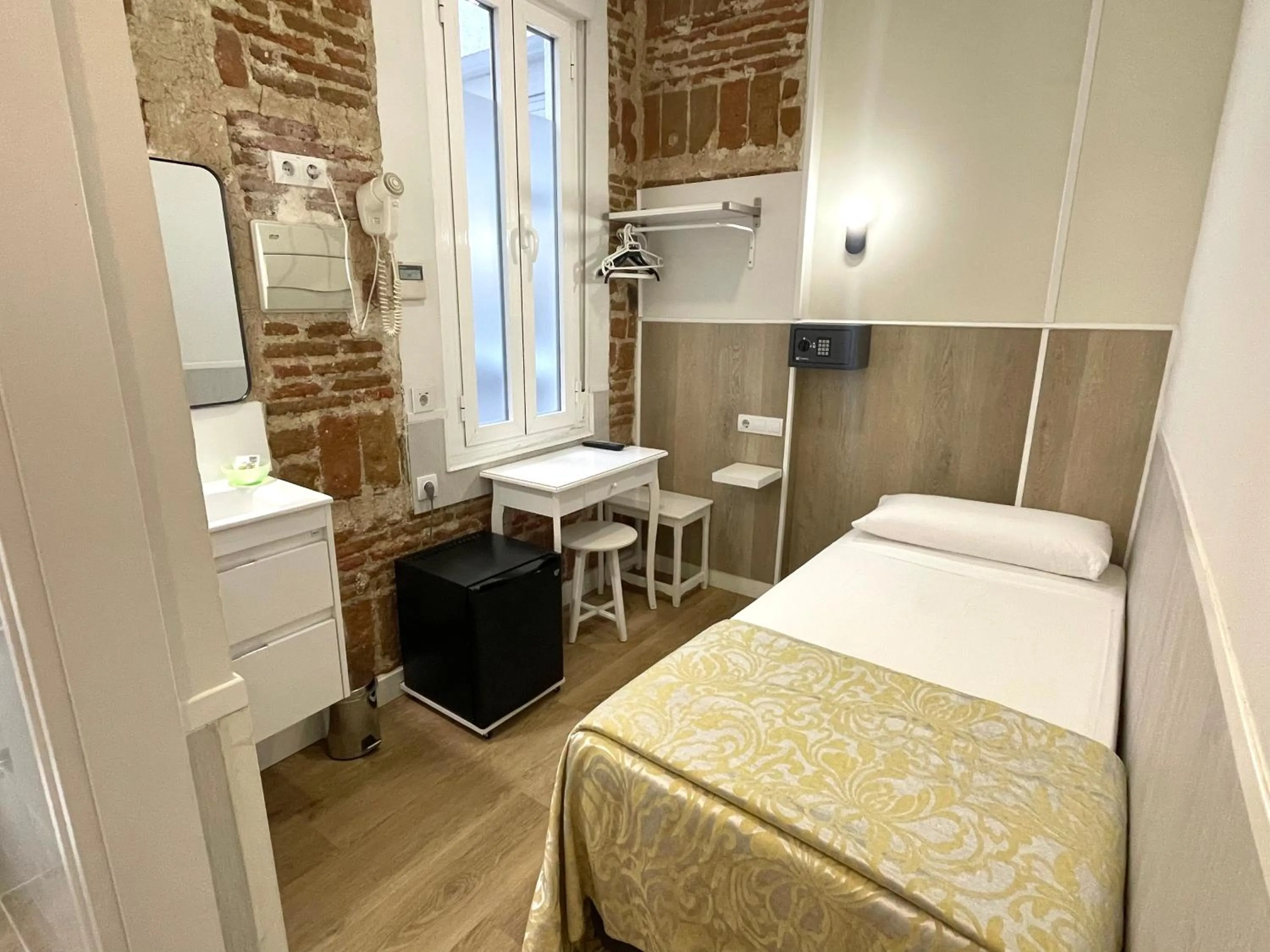 Bed in Hostal Madrid