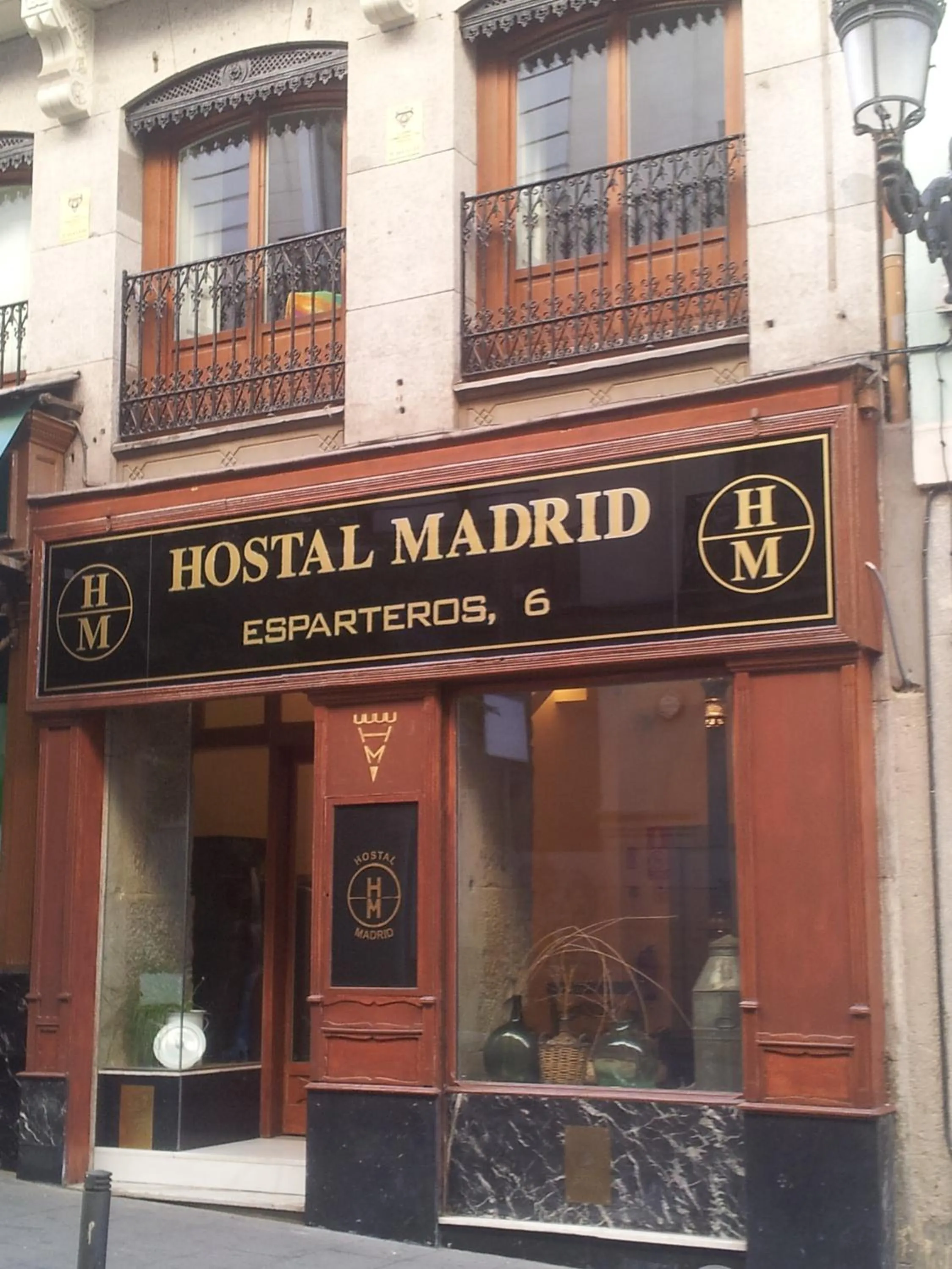 Facade/entrance in Hostal Madrid