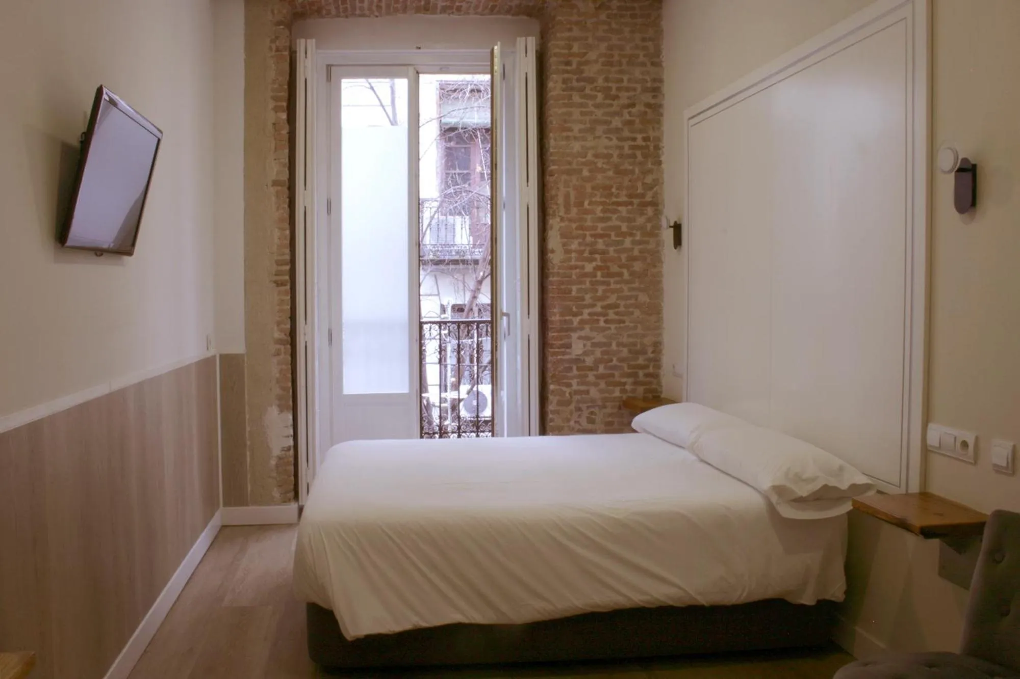 Bed in Hostal Madrid