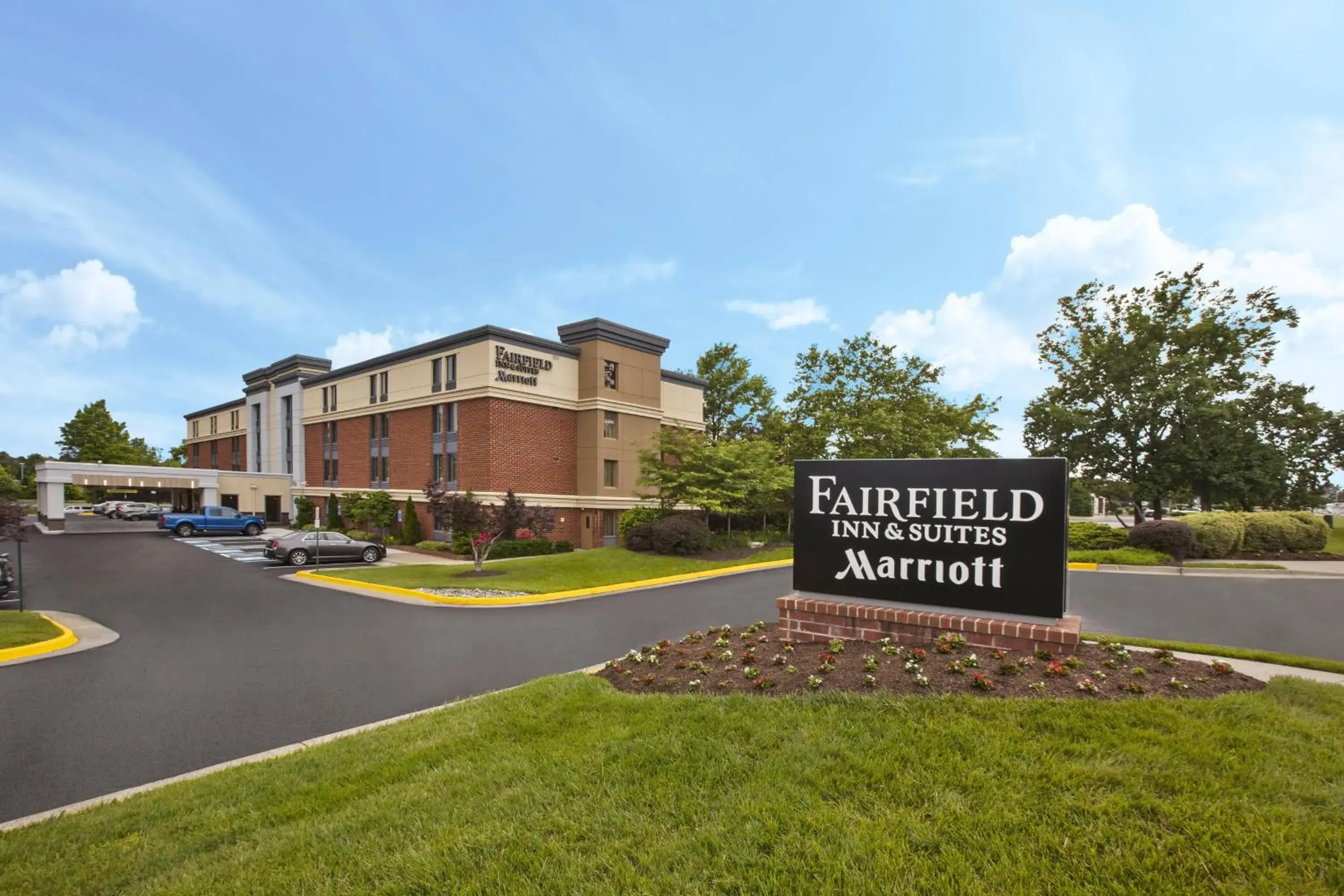 Property building in Fairfield by Marriott Inn & Suites Herndon Reston Property building in Fairfield by Marriott Inn & Suites Herndon Reston