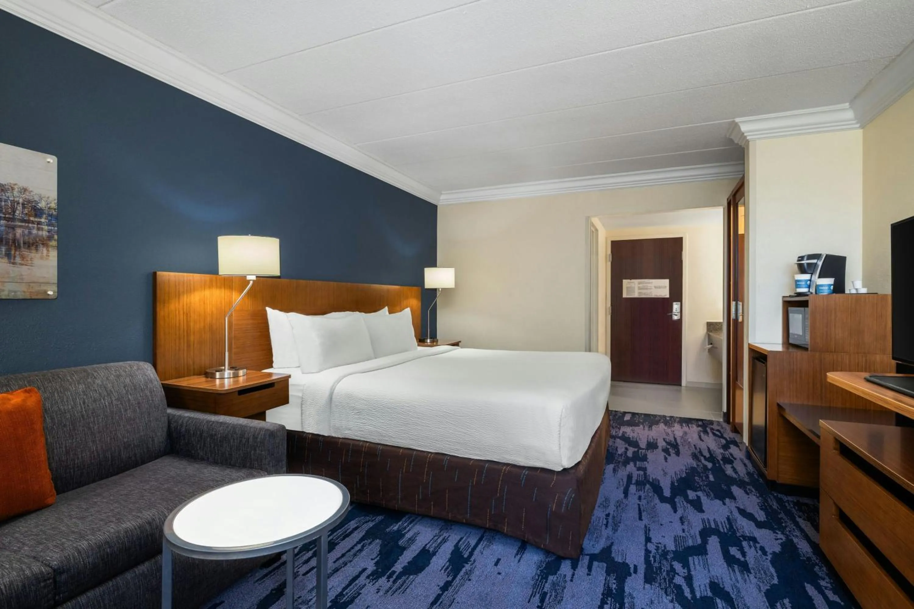Photo of the whole room, Bed in Fairfield by Marriott Inn & Suites Herndon Reston