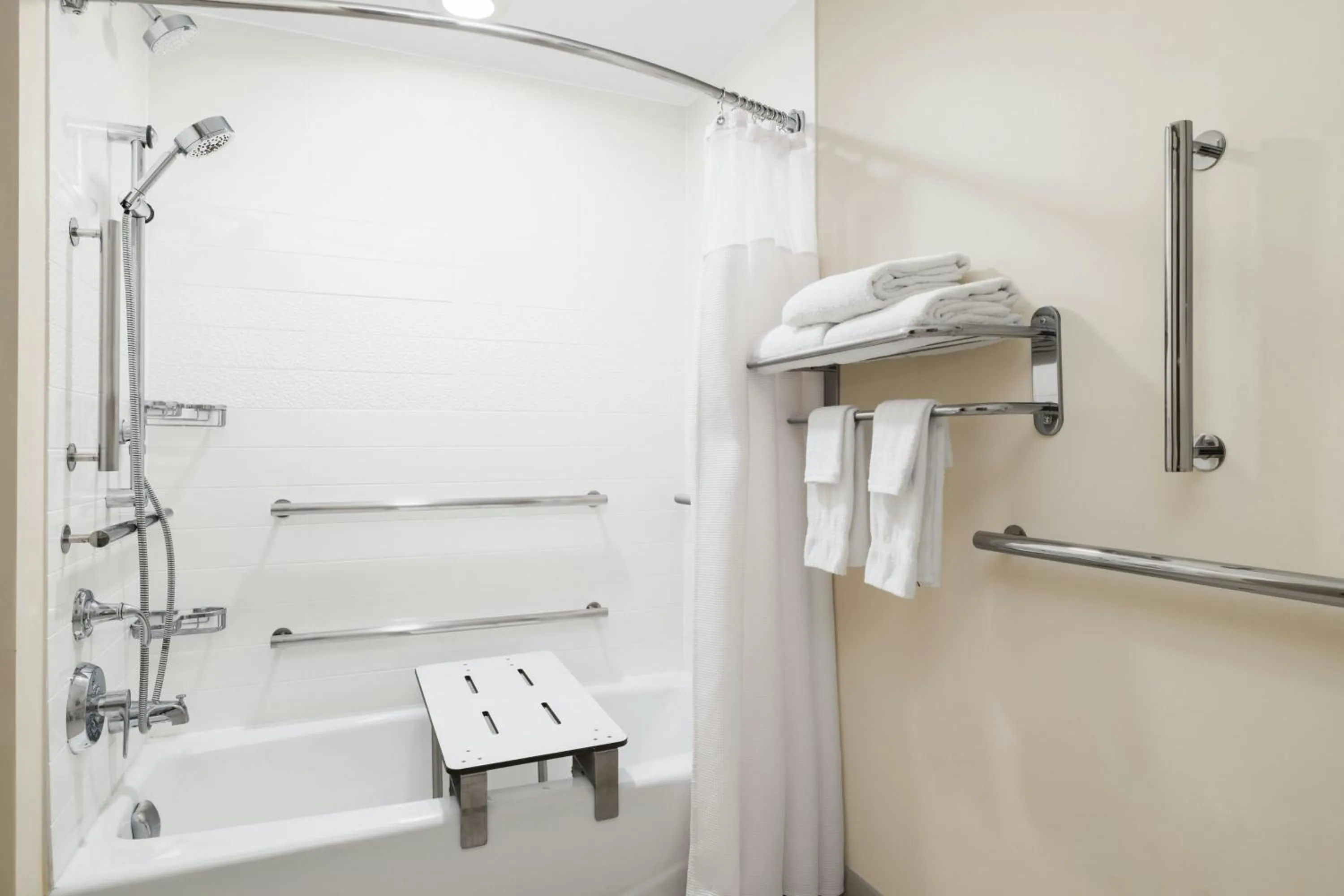 Bathroom in Fairfield by Marriott Inn & Suites Herndon Reston