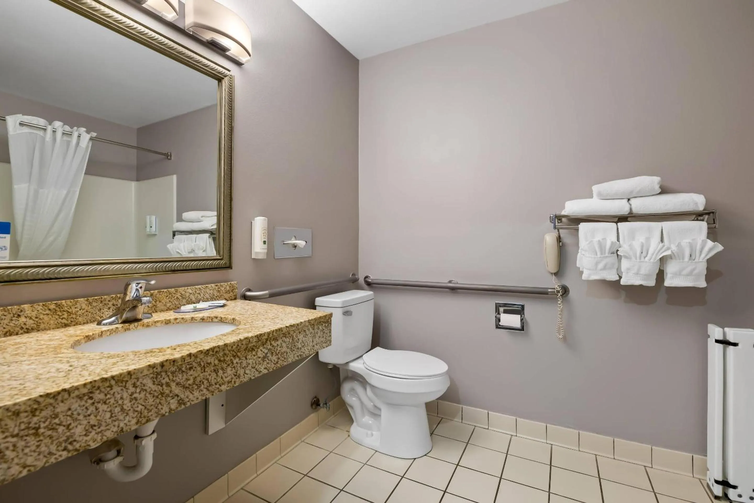 Bedroom in Quality Inn near Monument Health Rapid City Hospital