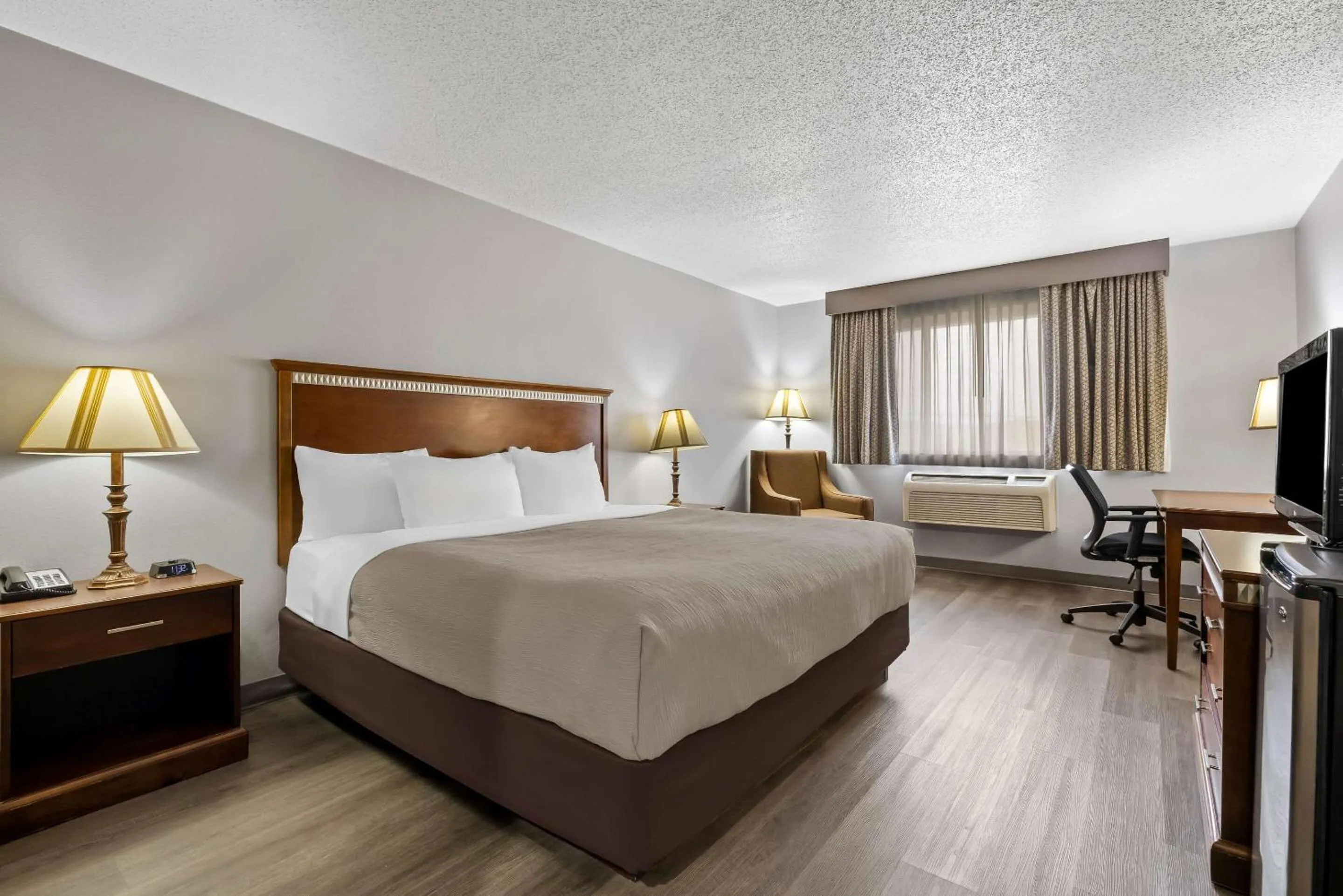 Bedroom, Bed in Quality Inn near Monument Health Rapid City Hospital