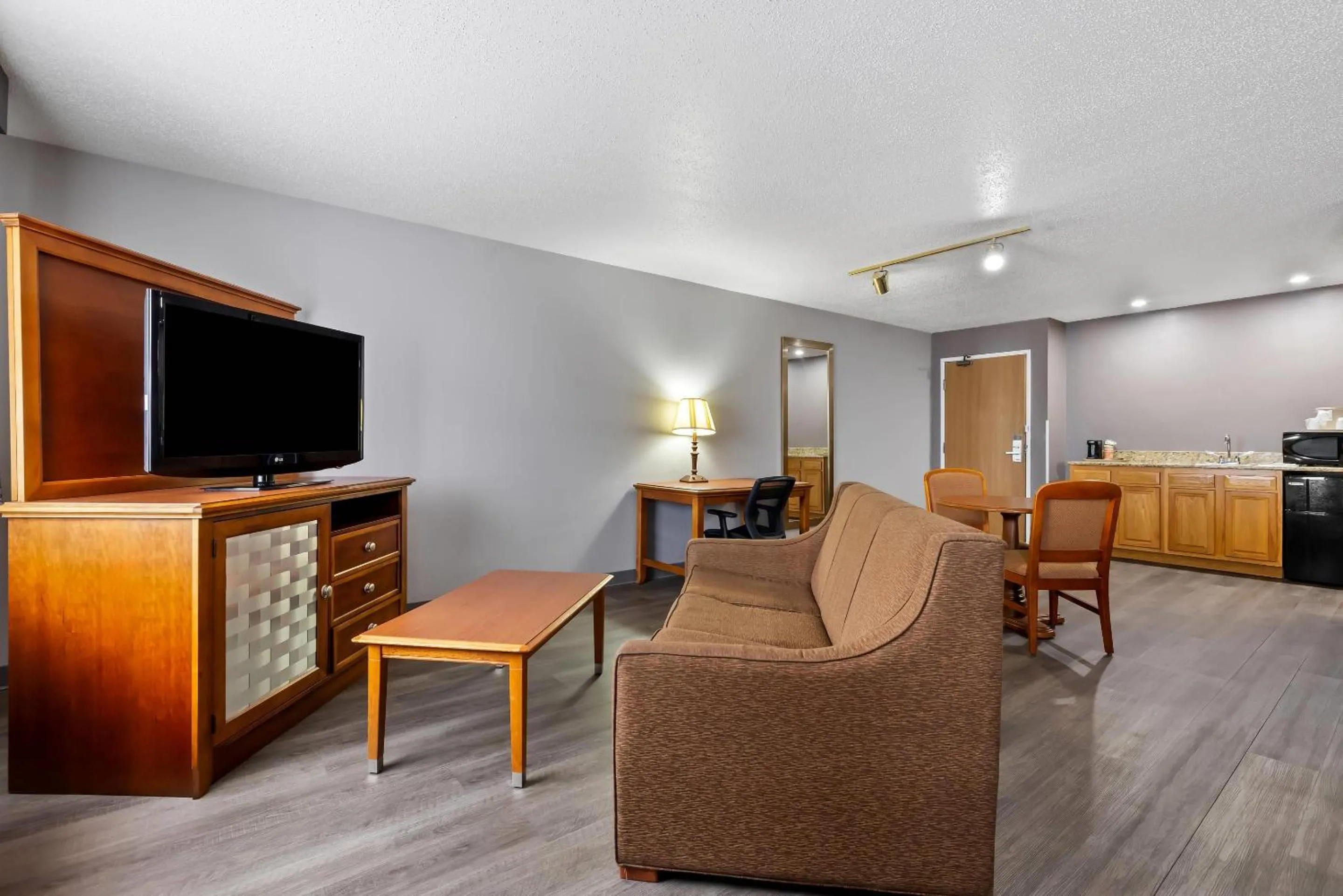 Bedroom in Quality Inn near Monument Health Rapid City Hospital