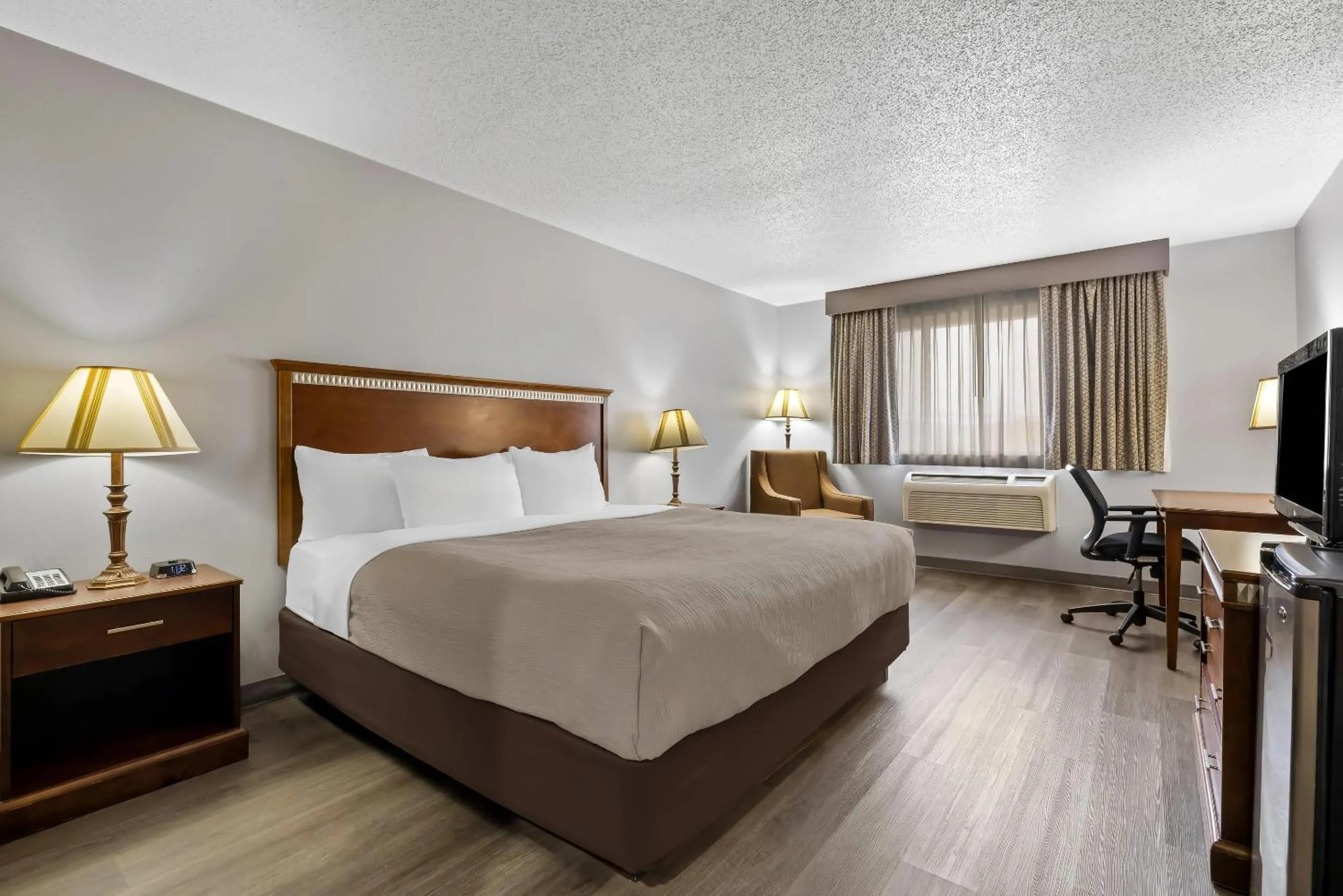 Bedroom, Bed in Quality Inn near Monument Health Rapid City Hospital