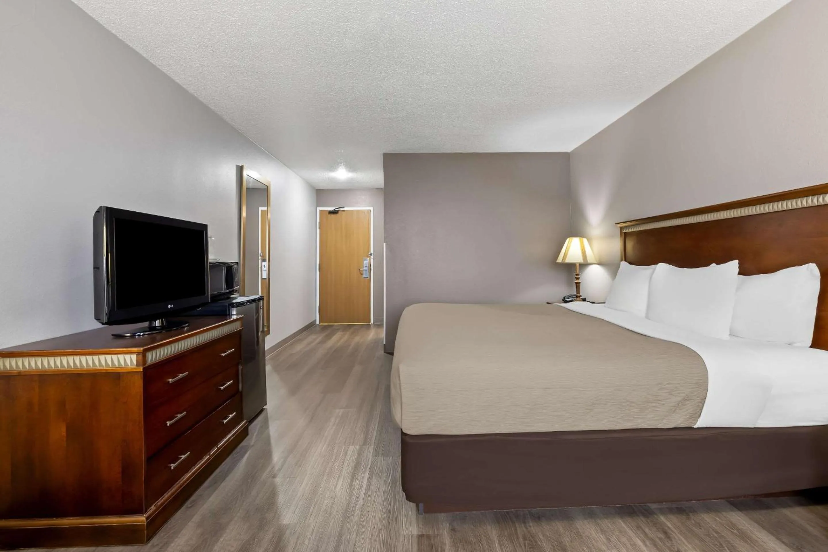 Bedroom, Bed in Quality Inn near Monument Health Rapid City Hospital