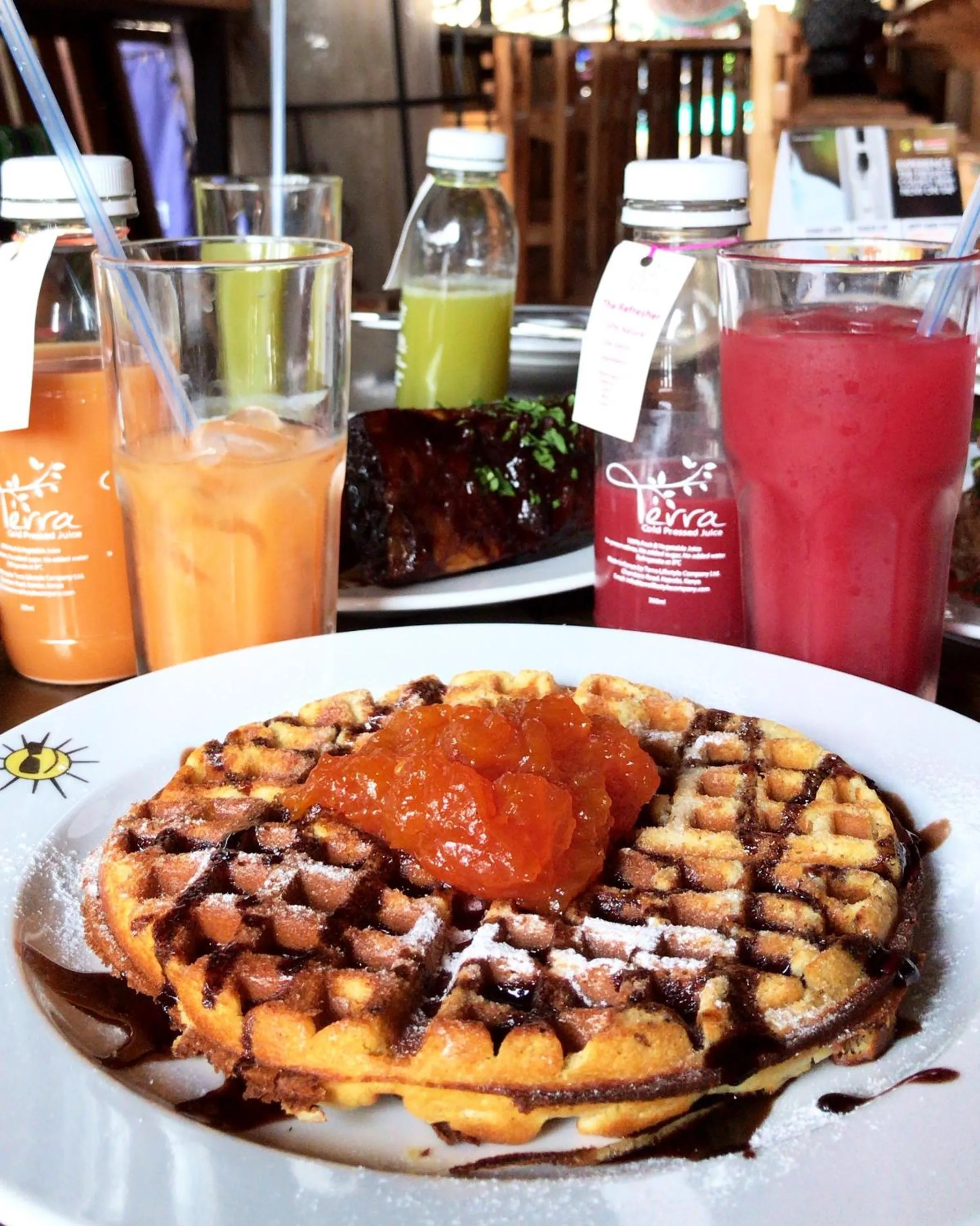 Food and drinks in Parklands Shade Hotel