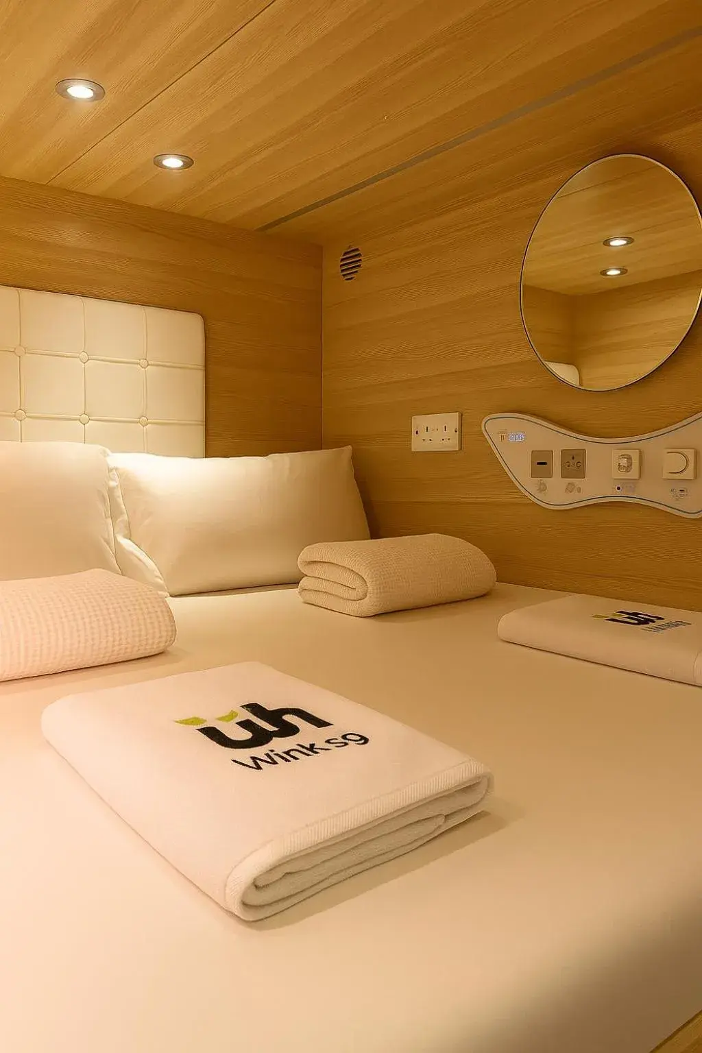 Bed in Wink at Upper Cross Street Bed in Wink at Upper Cross Street