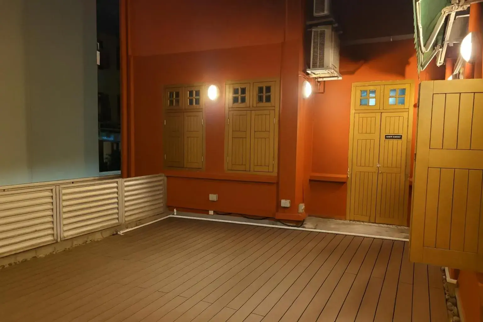 Inner courtyard view in Wink at Upper Cross Street Inner courtyard view in Wink at Upper Cross Street