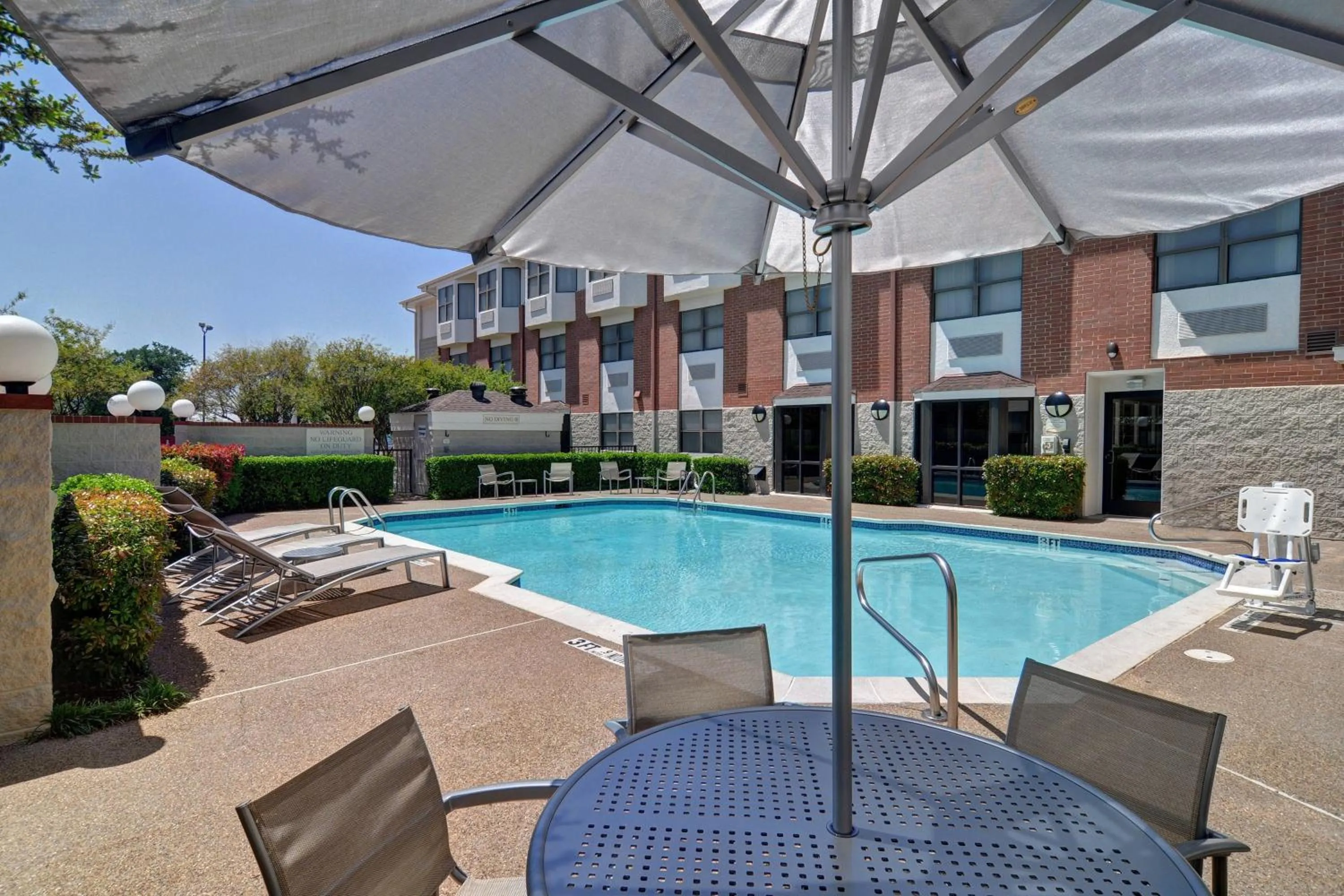 Swimming pool in SpringHill Suites by Marriott Dallas NW Highway at Stemmons / I-35East