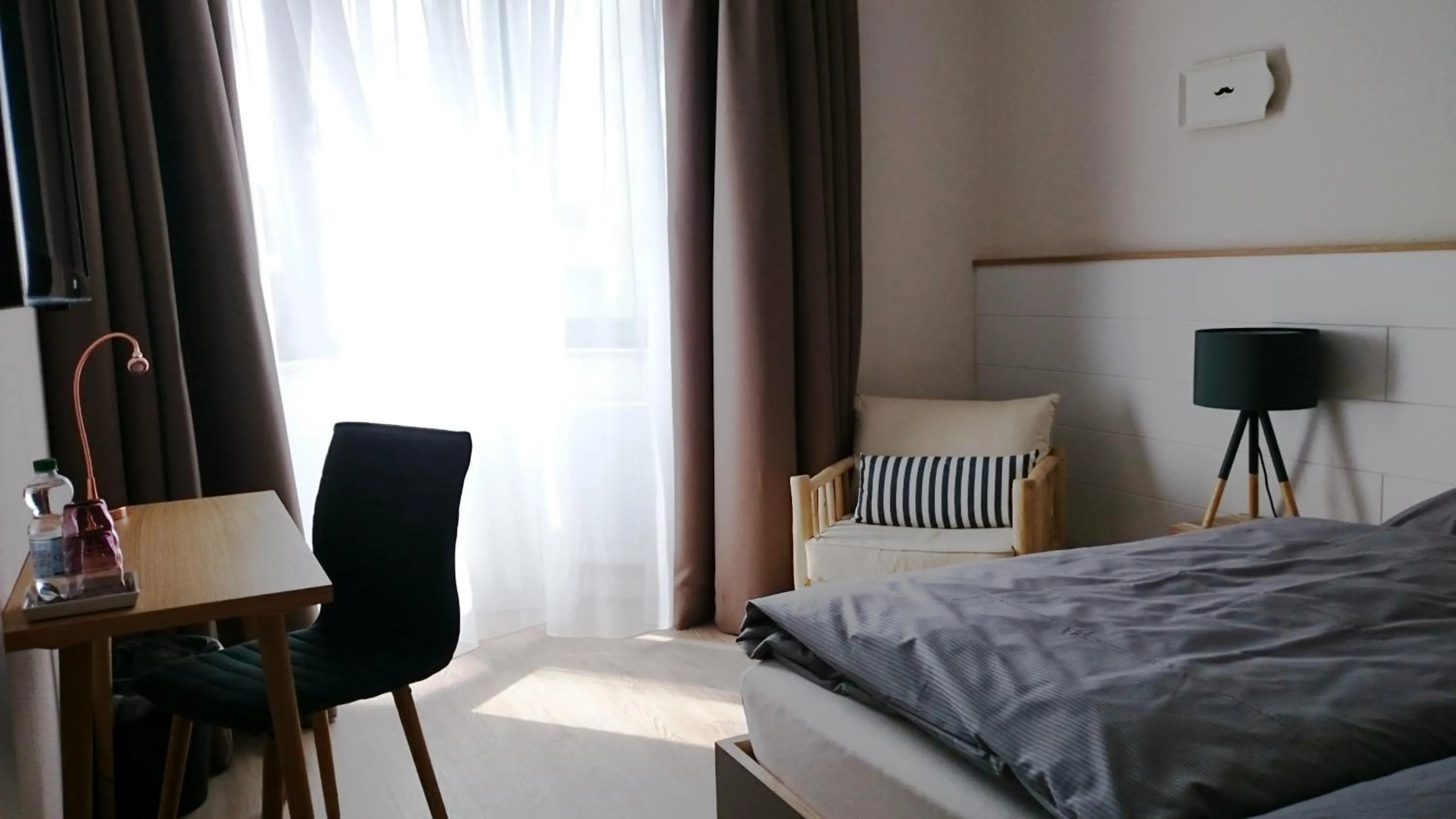 Photo of the whole room, Bed in Frühstückshotel Fürstenwerth