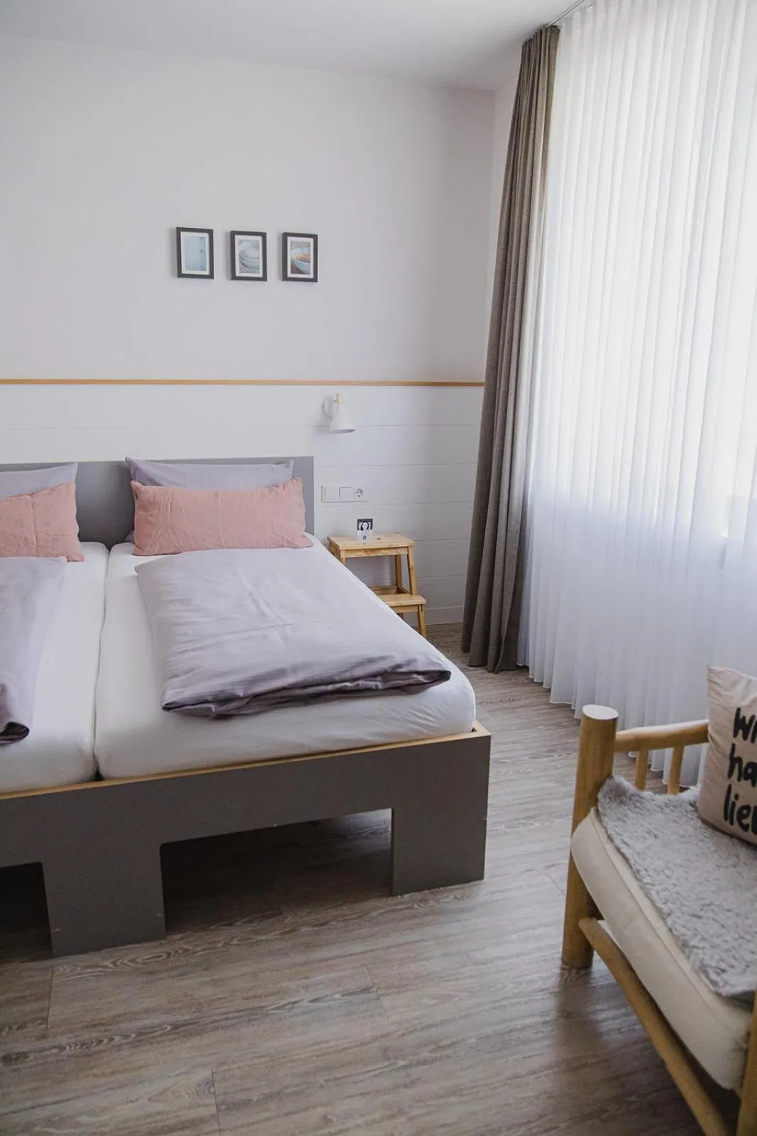 Photo of the whole room, Bed in Frühstückshotel Fürstenwerth
