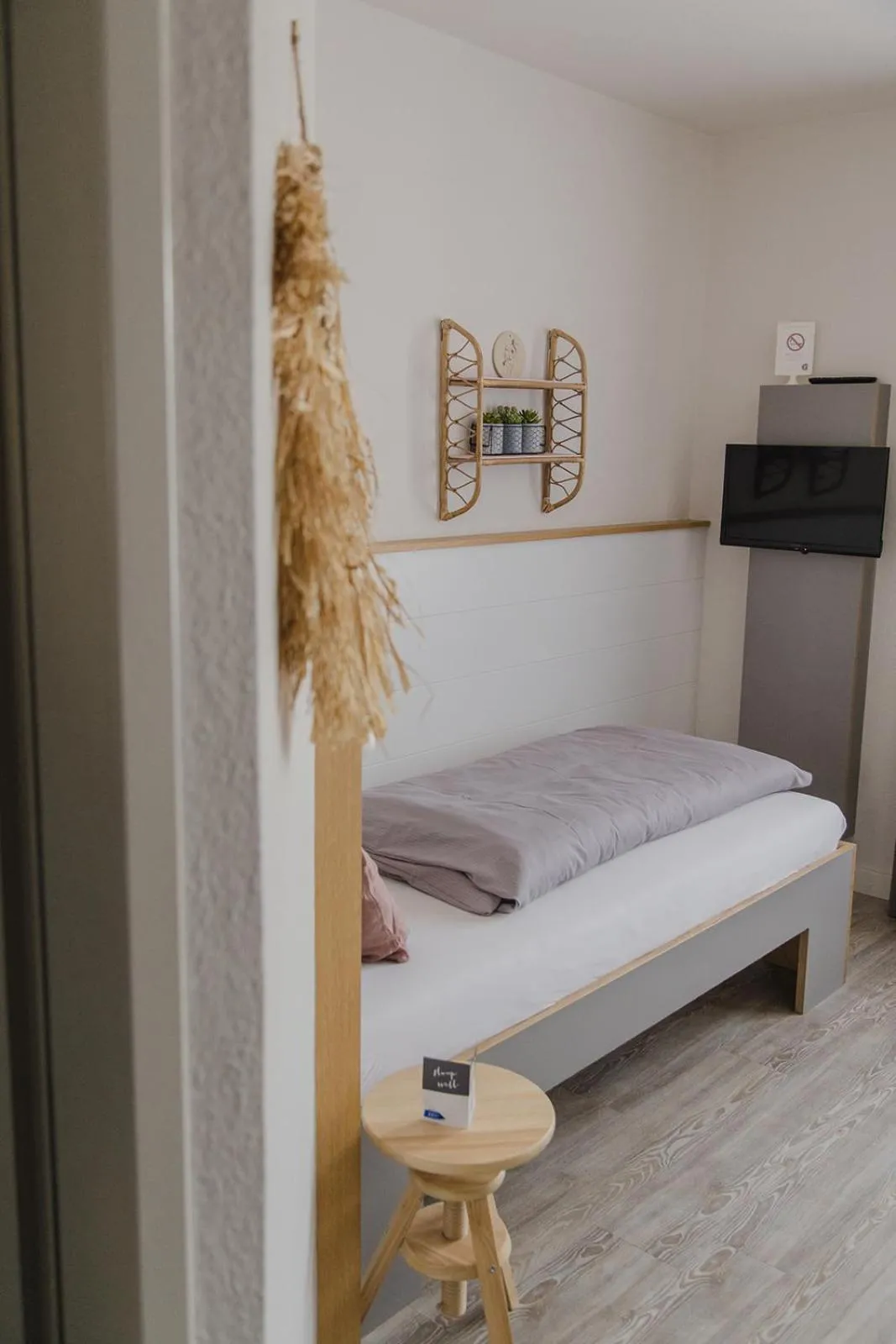 Photo of the whole room, Bed in Frühstückshotel Fürstenwerth