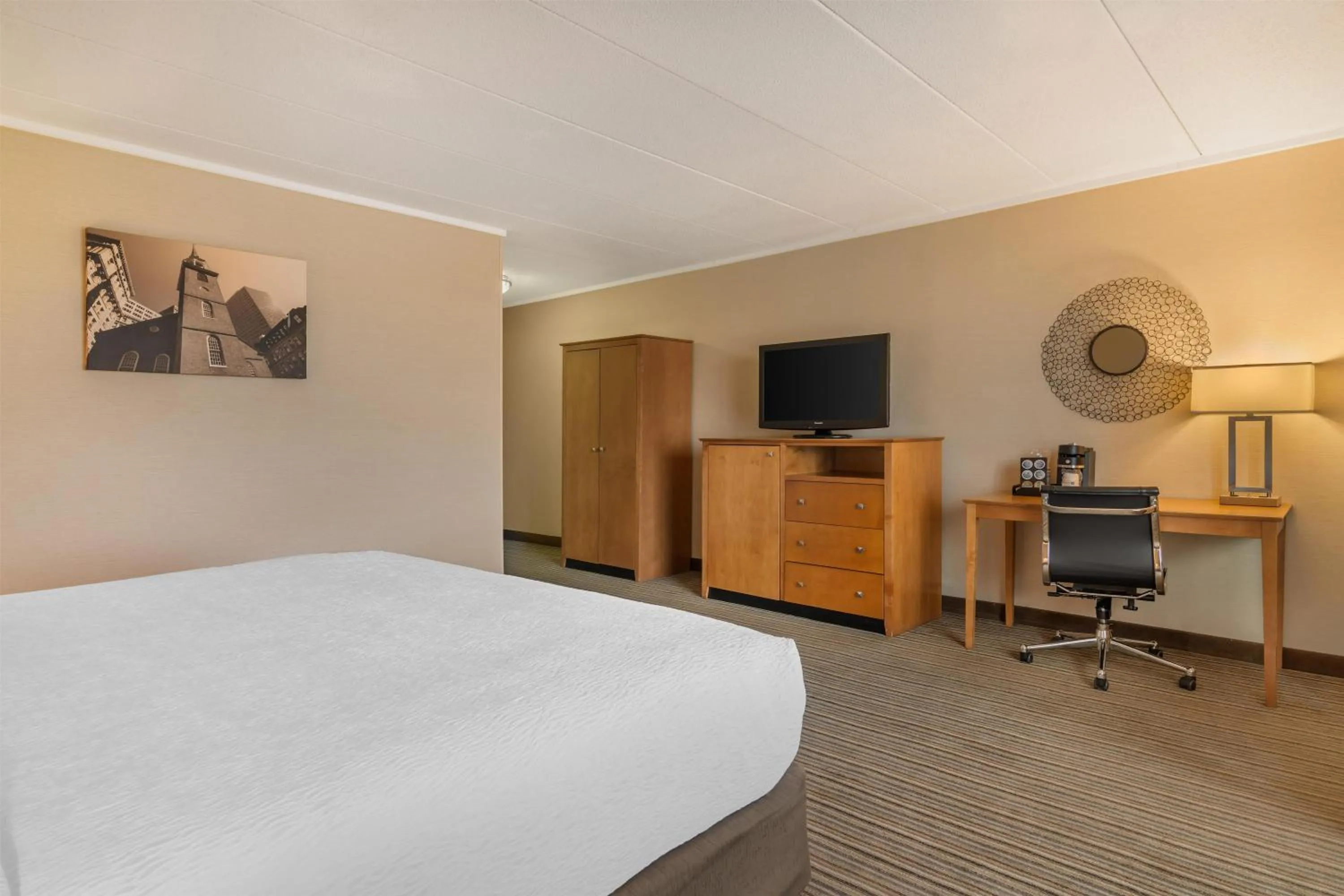 Bedroom, Bed in Best Western Plus Waltham Boston