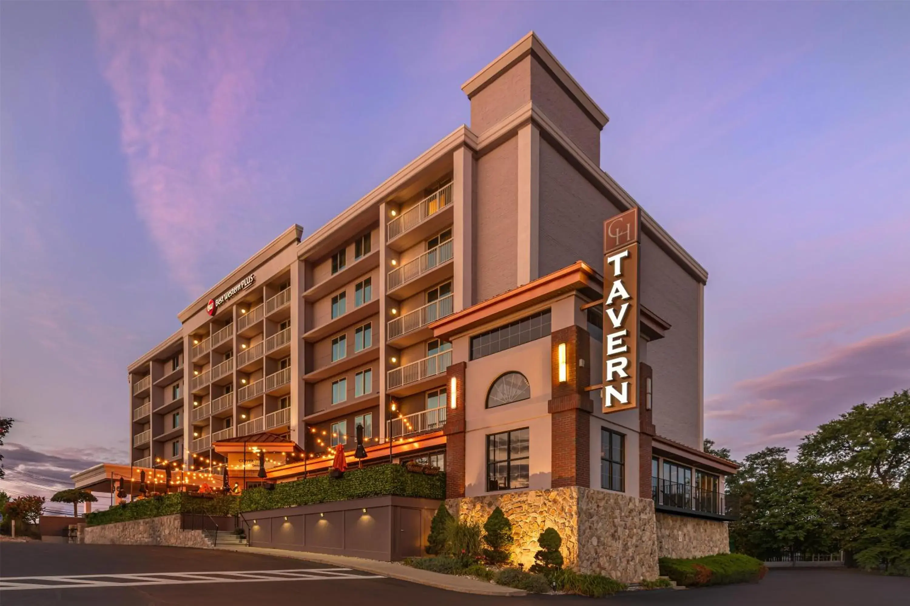 Property building in Best Western Plus Waltham Boston Property building in Best Western Plus Waltham Boston