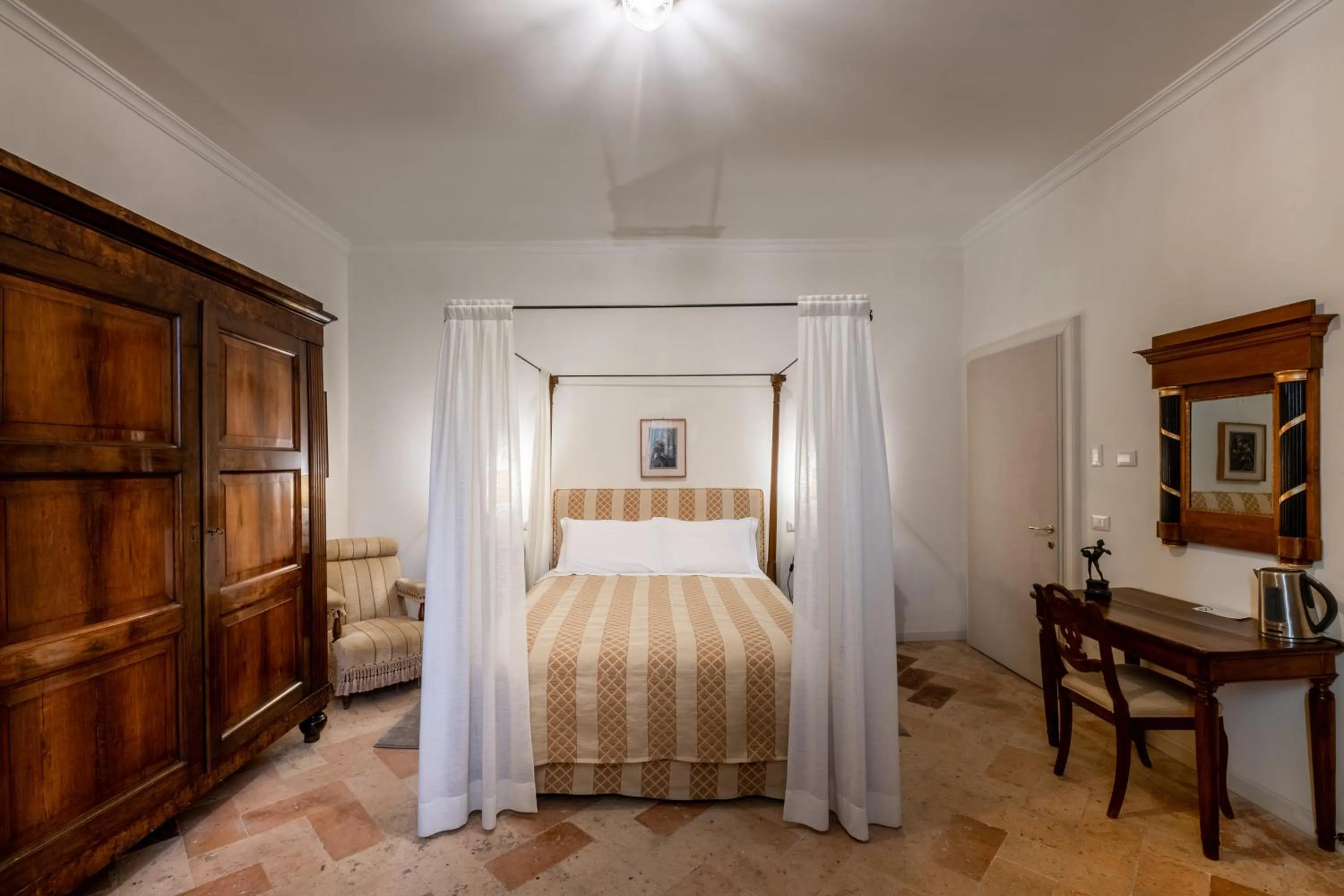 Decorative detail, Bed in La Casa nel Borgo