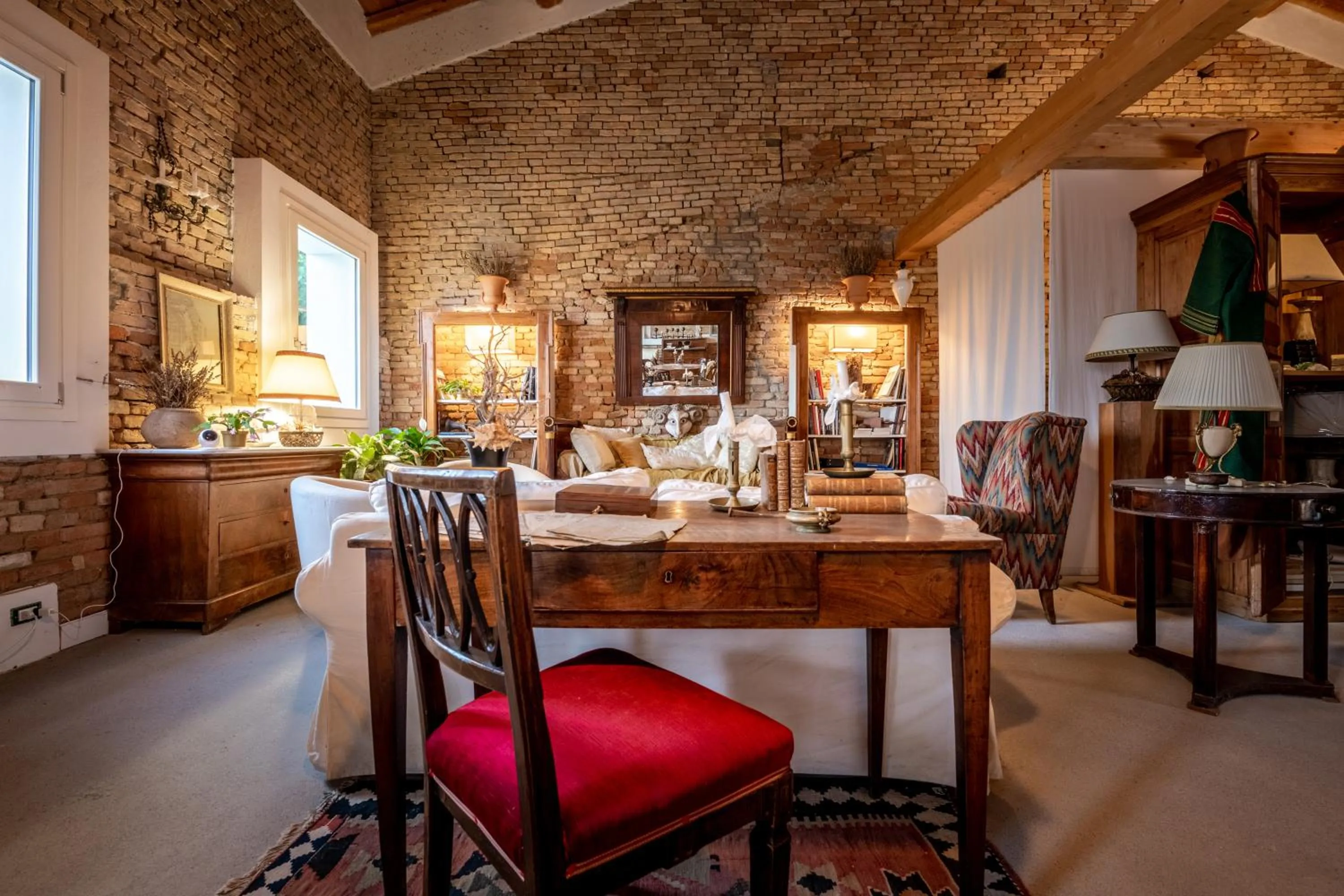 Decorative detail in La Casa nel Borgo