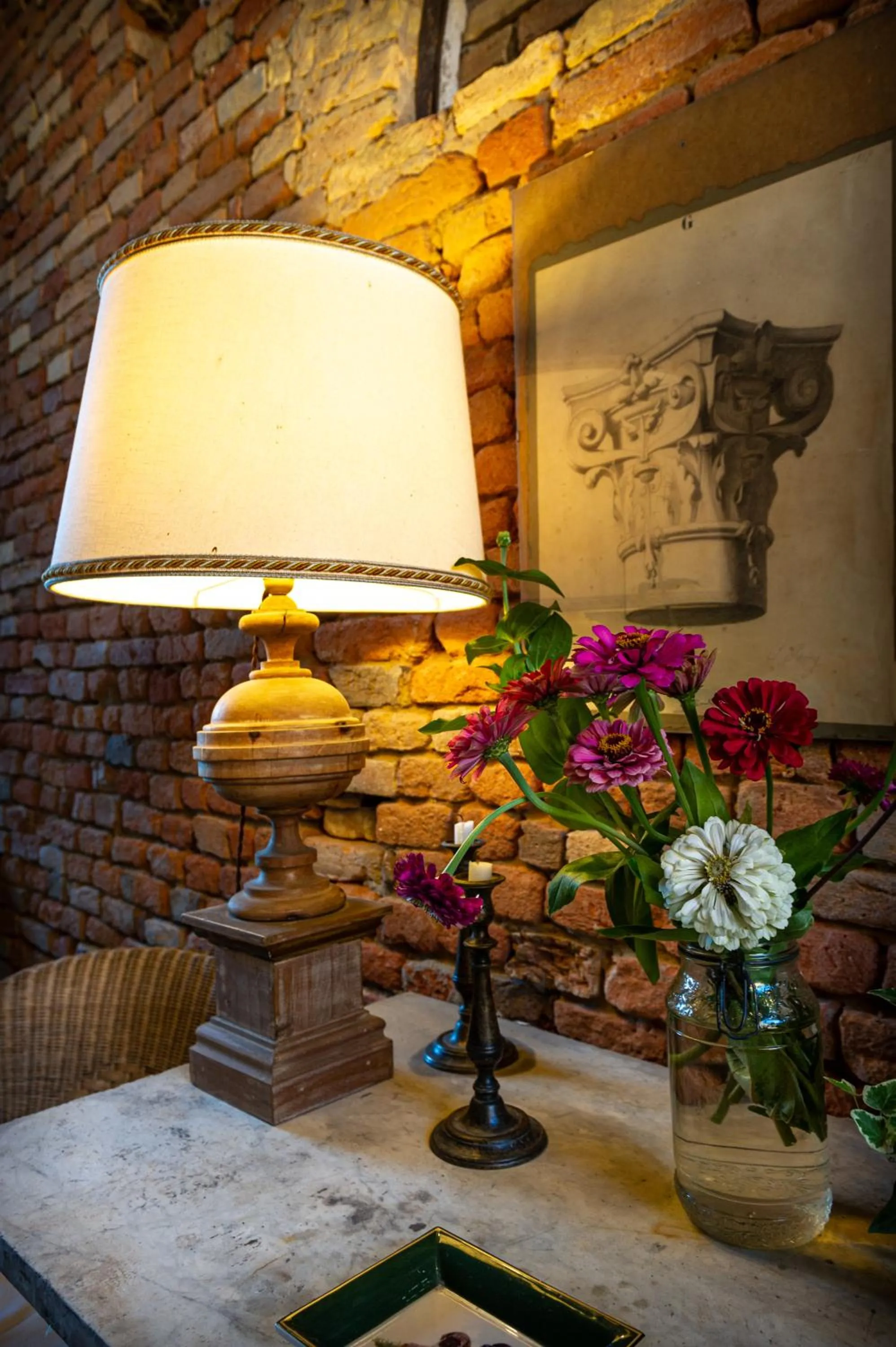 Decorative detail in La Casa nel Borgo