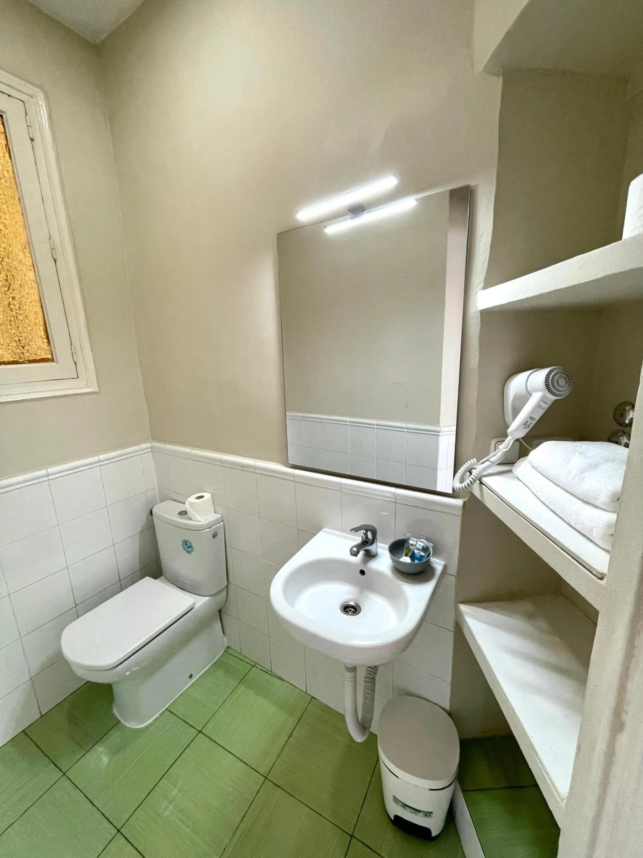 Bathroom in Apartamentos Mayor Centro