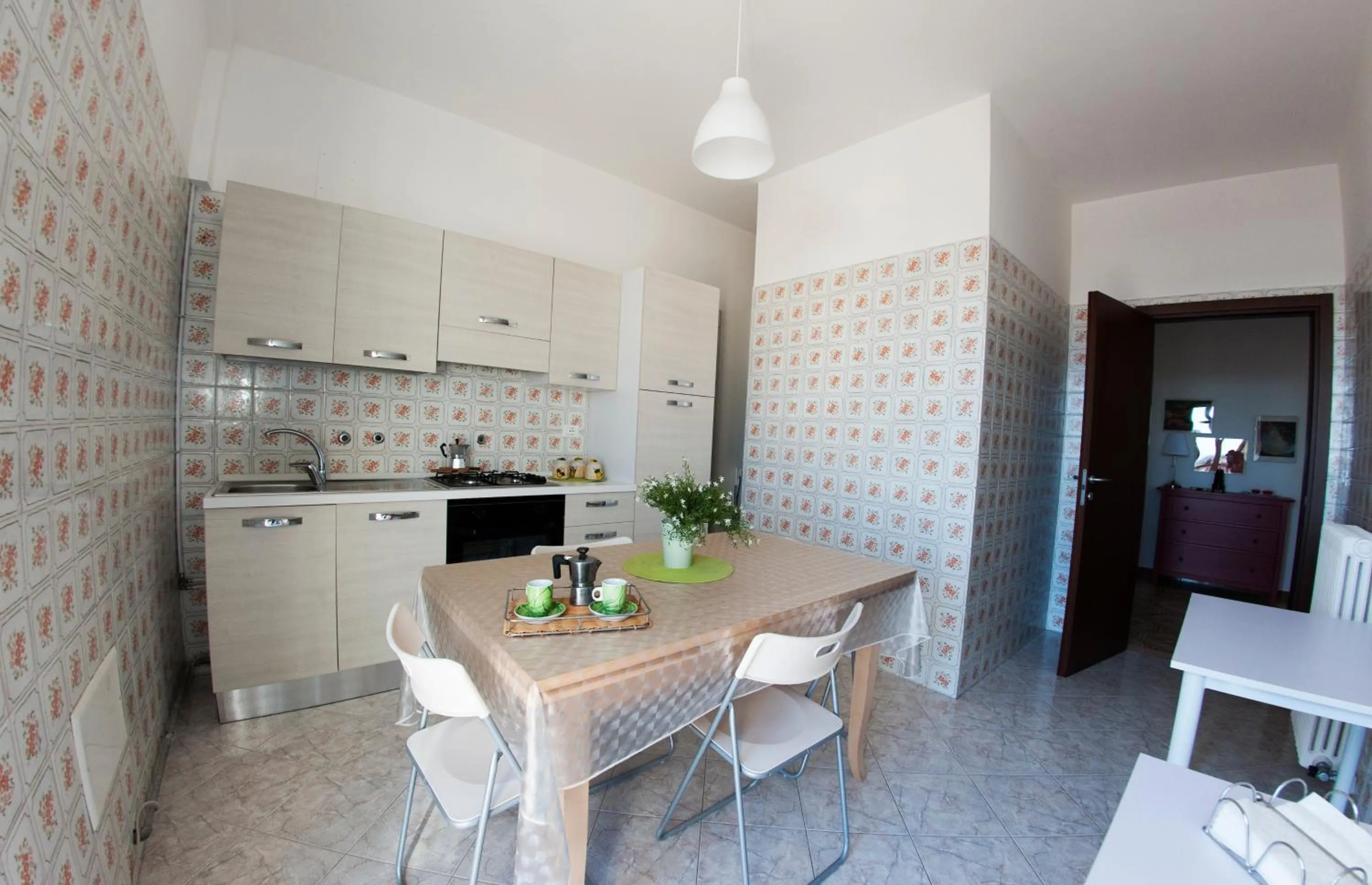 Communal kitchen in B&B da LEO