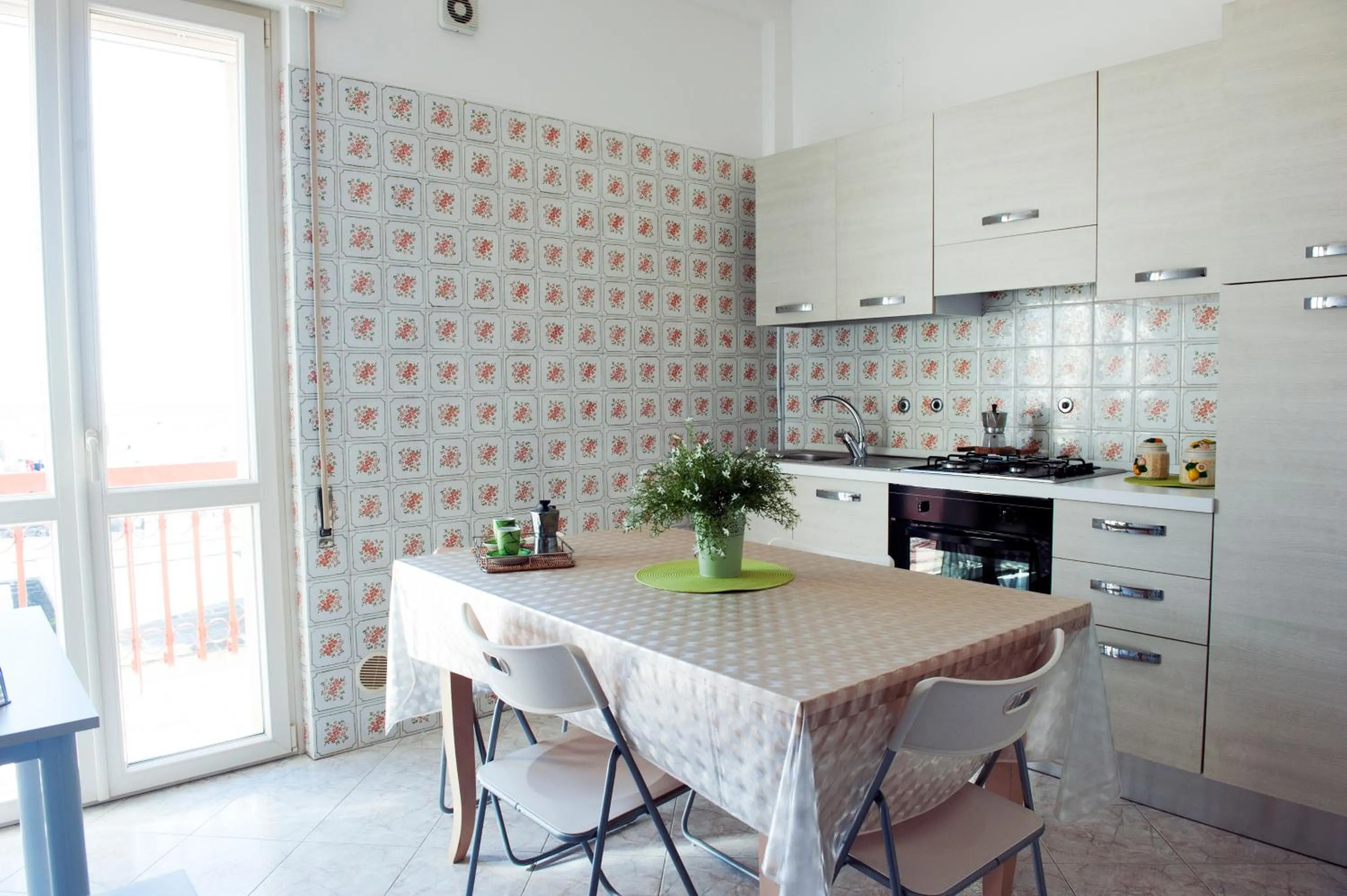 Communal kitchen in B&B da LEO