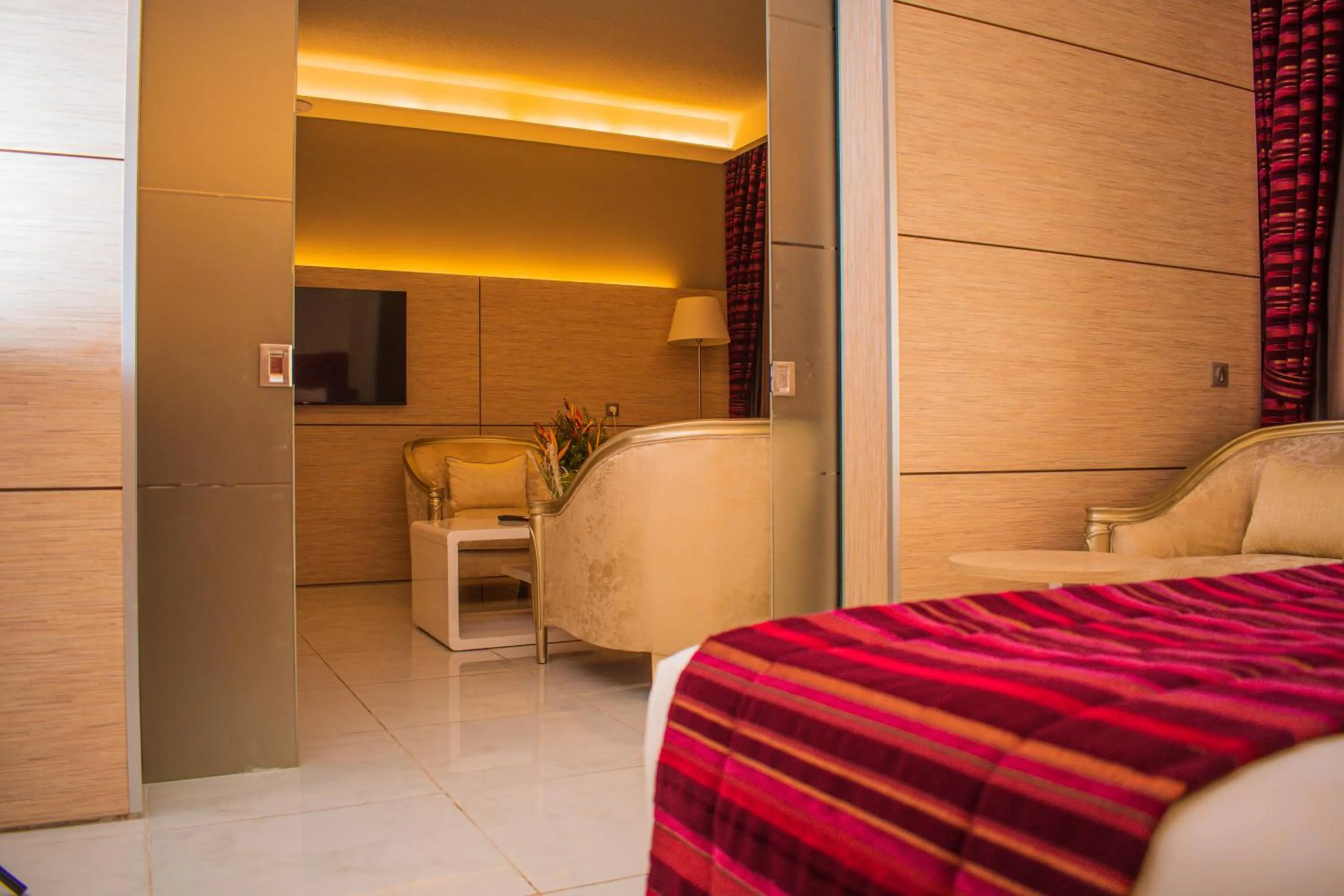 TV and multimedia, Bed in Hôtel Sarakawa